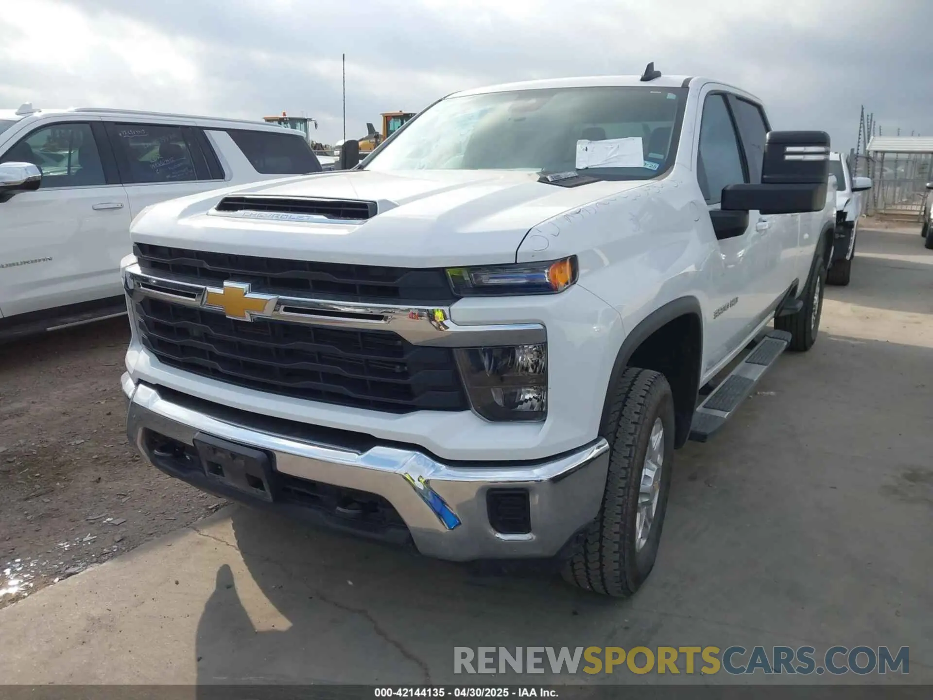 2 Photograph of a damaged car 1GC4YTEY4RF370775 CHEVROLET SILVERADO 3500HD 2024