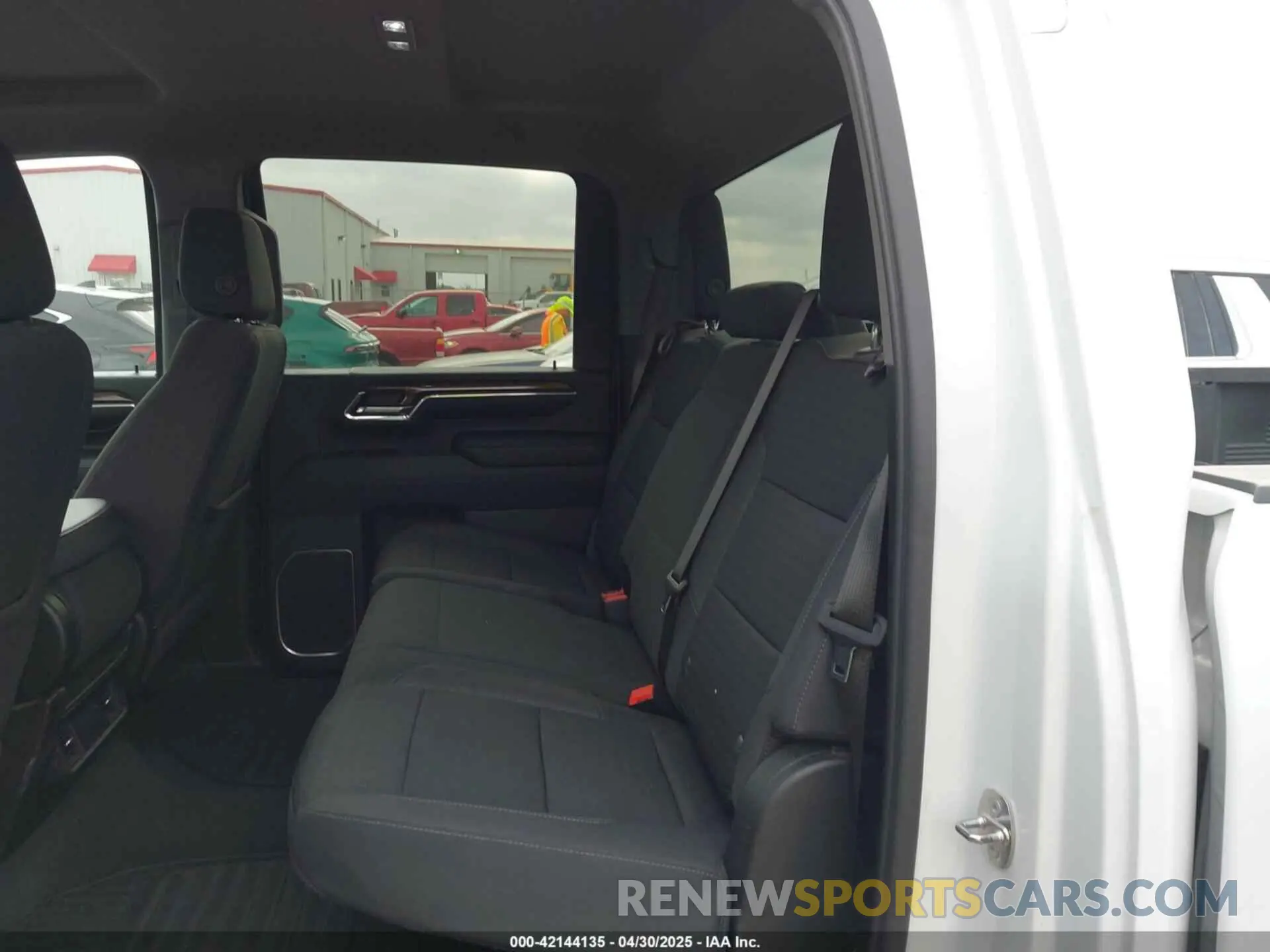6 Photograph of a damaged car 1GC4YTEY4RF370775 CHEVROLET SILVERADO 3500HD 2024