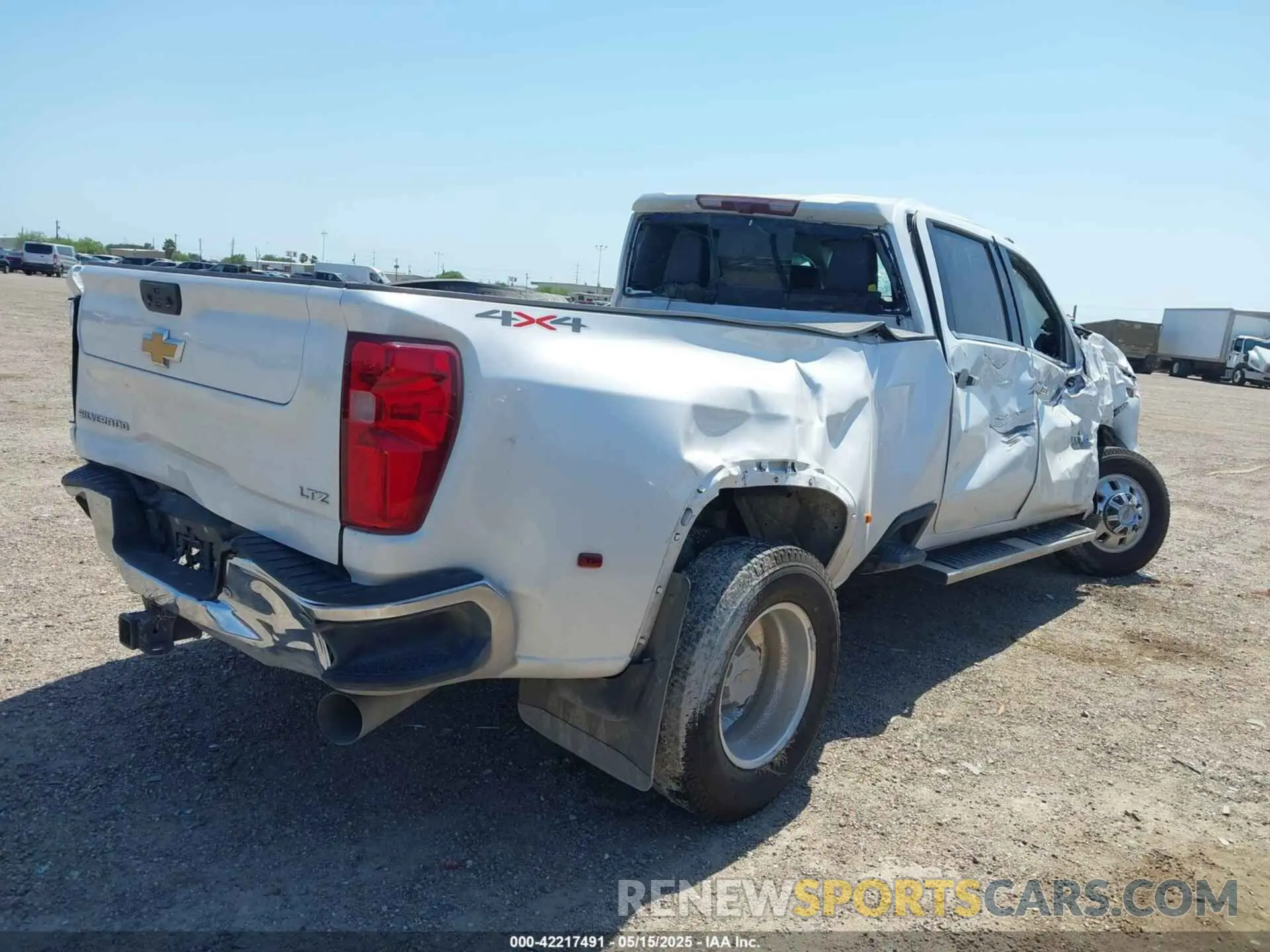 4 Photograph of a damaged car 1GC4YUEY0RF196337 CHEVROLET SILVERADO 3500HD 2024