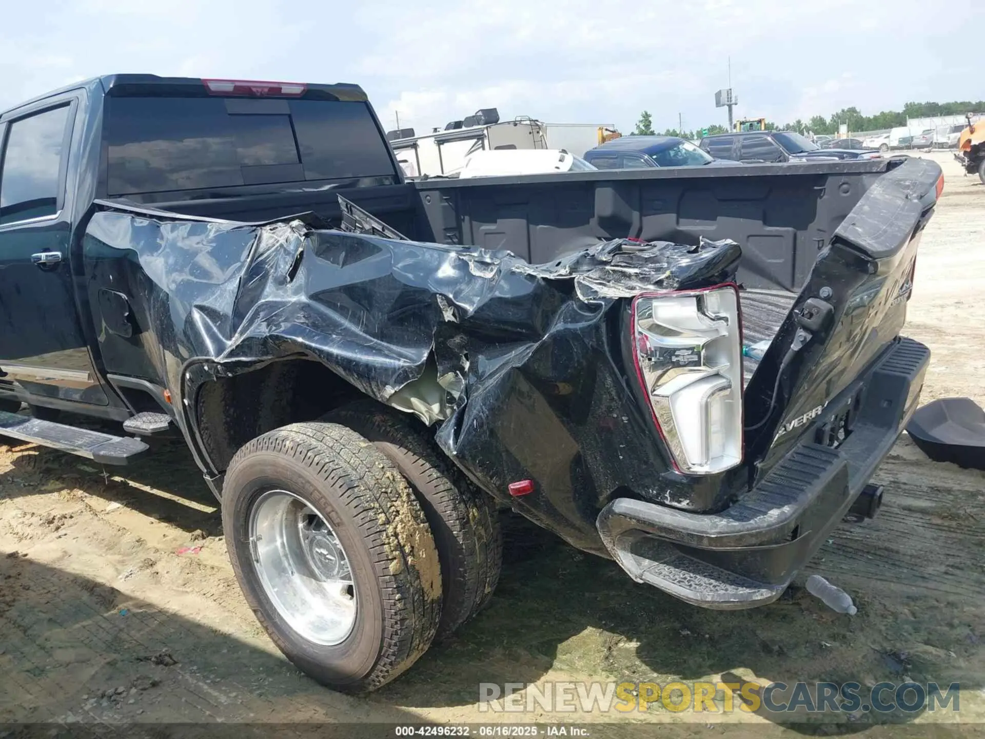 6 Photograph of a damaged car 1GC4YVEY7RF394483 CHEVROLET SILVERADO 3500HD 2024