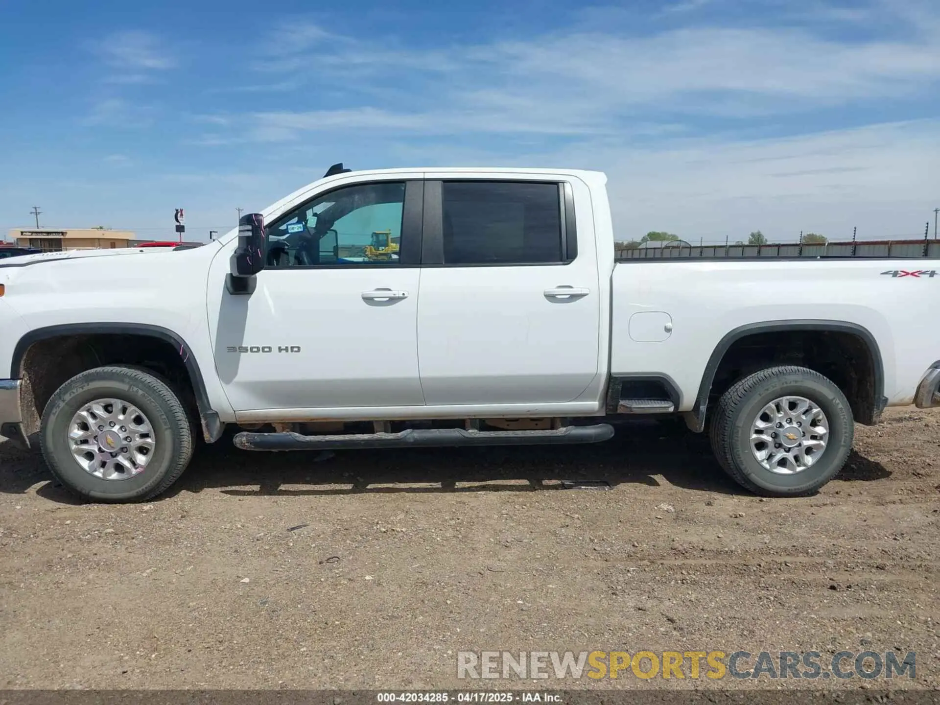 14 Photograph of a damaged car 2GC4YTEY0R1176798 CHEVROLET SILVERADO 3500HD 2024