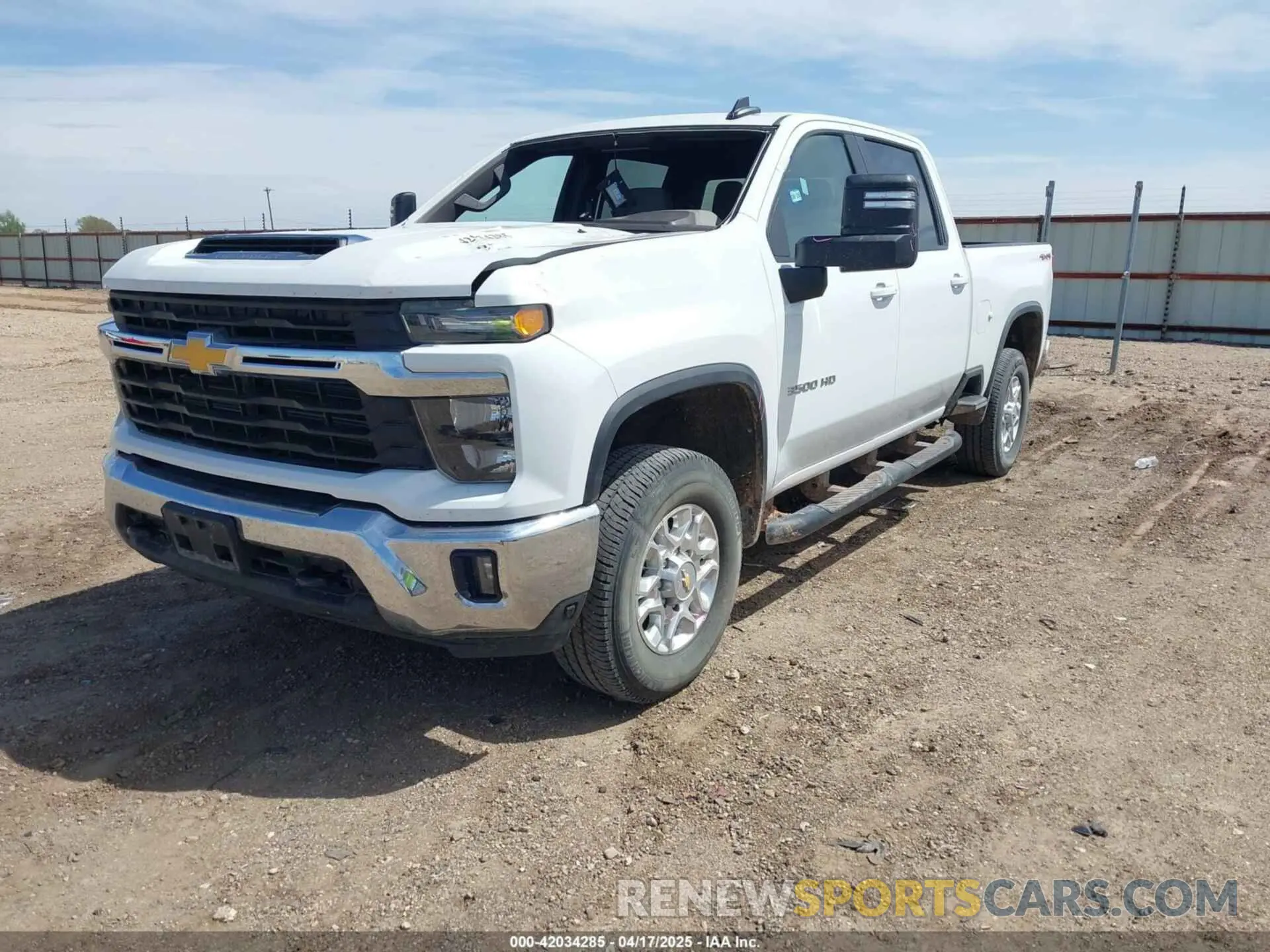2 Photograph of a damaged car 2GC4YTEY0R1176798 CHEVROLET SILVERADO 3500HD 2024