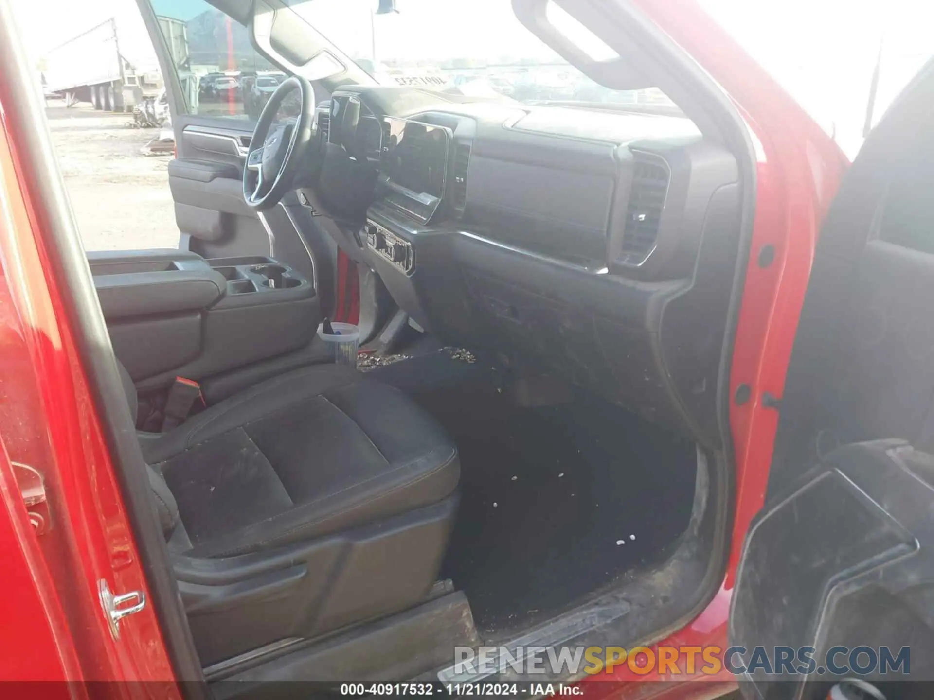 6 Photograph of a damaged car 2GC4YTEY7R1200563 CHEVROLET SILVERADO 3500HD 2024