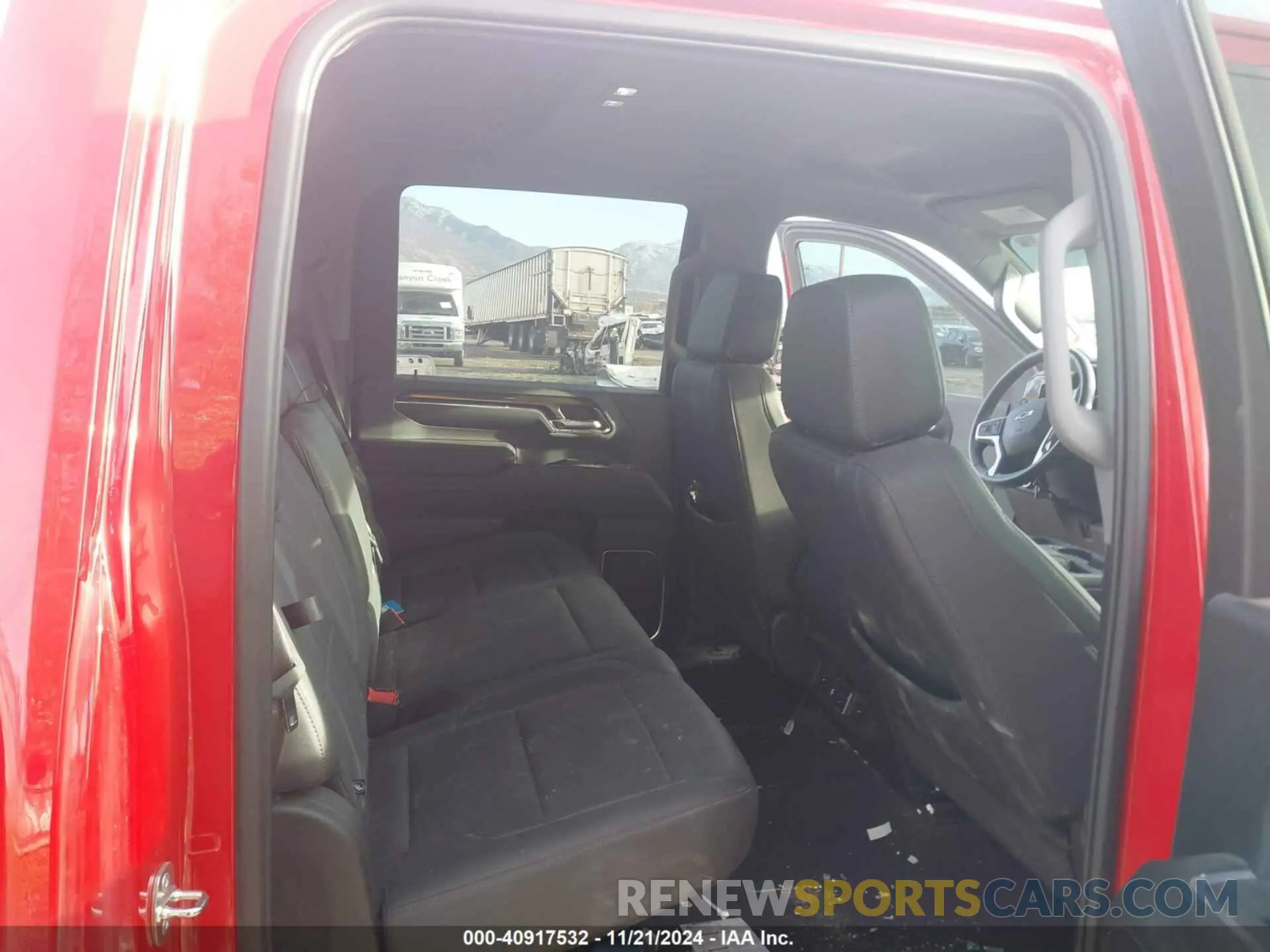 7 Photograph of a damaged car 2GC4YTEY7R1200563 CHEVROLET SILVERADO 3500HD 2024