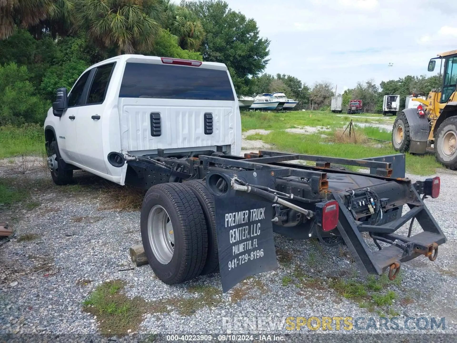 3 Photograph of a damaged car 1GB4WRE70RF358949 CHEVROLET SILVERADO 3500HD CC 2024