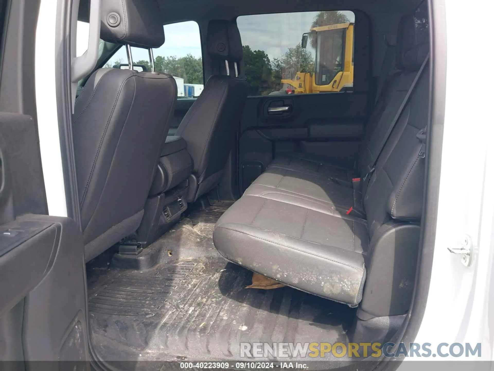 7 Photograph of a damaged car 1GB4WRE70RF358949 CHEVROLET SILVERADO 3500HD CC 2024