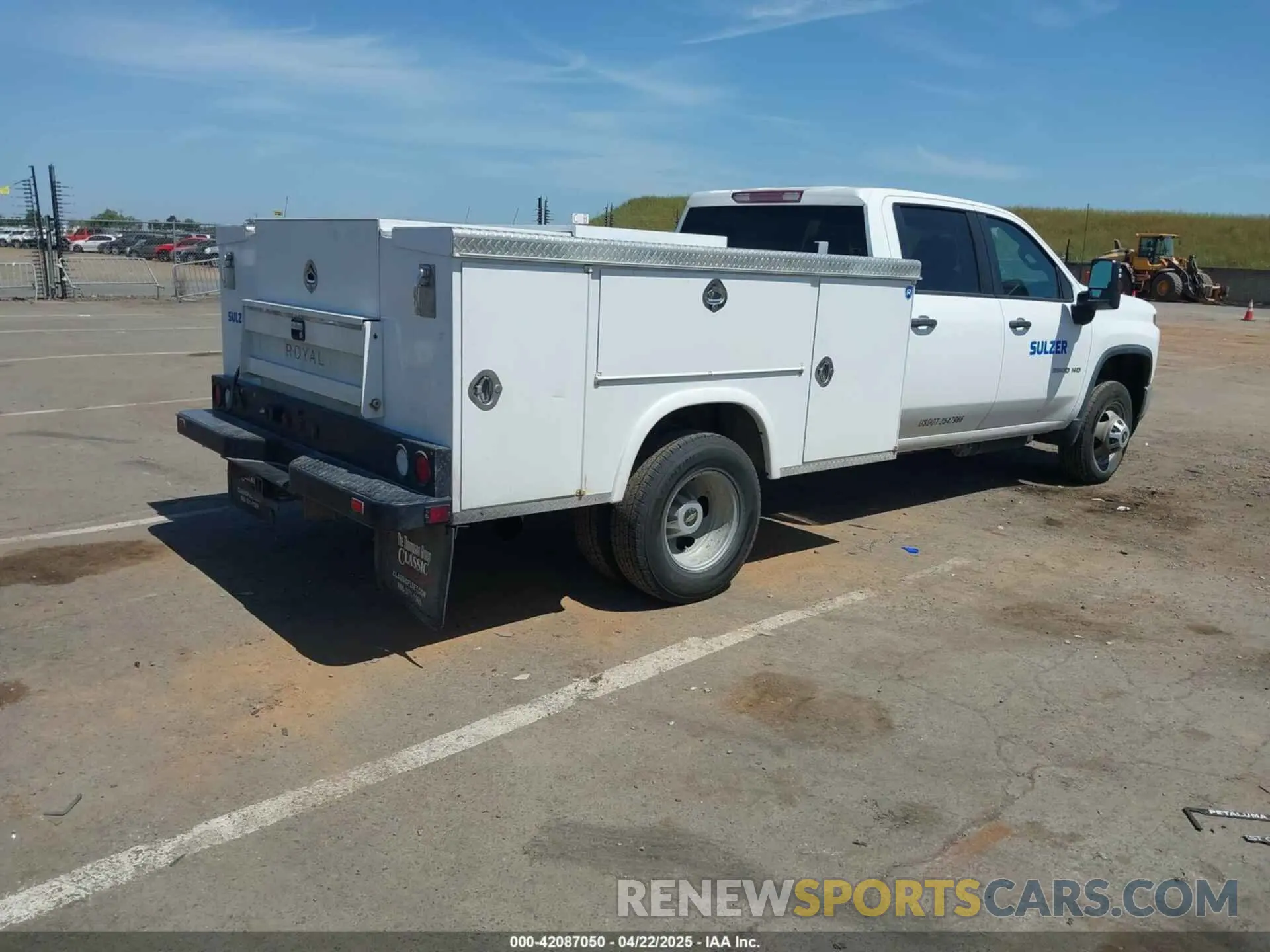 4 Photograph of a damaged car 1GB4YSEY1LF263589 CHEVROLET SILVERADO 3500HD CHASSIS 2020