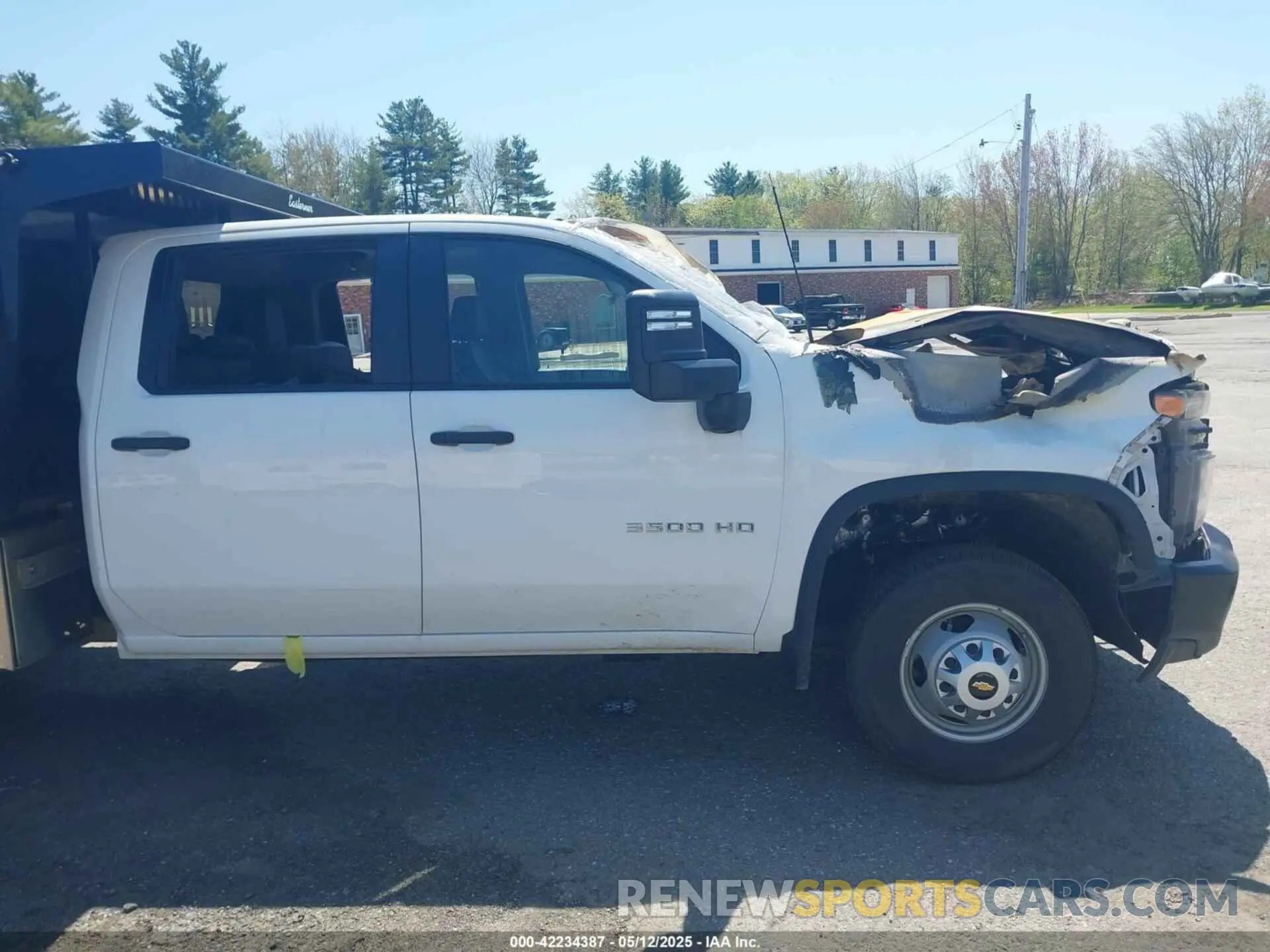 18 Photograph of a damaged car 1GB4YSE75NF159407 CHEVROLET SILVERADO 3500HD CHASSIS 2022