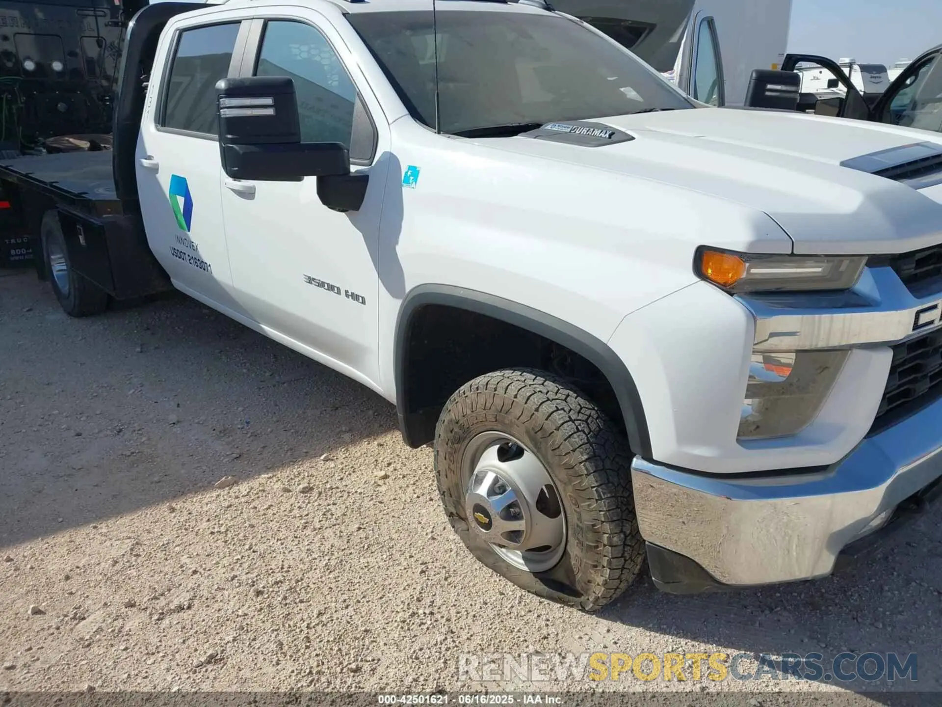 11 Photograph of a damaged car 1GB4YTEY8NF340306 CHEVROLET SILVERADO 3500HD CHASSIS 2022