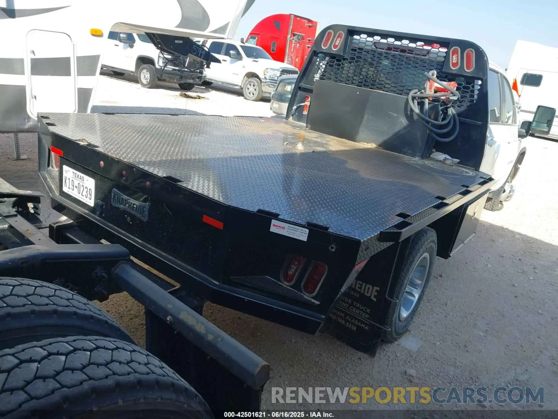 4 Photograph of a damaged car 1GB4YTEY8NF340306 CHEVROLET SILVERADO 3500HD CHASSIS 2022