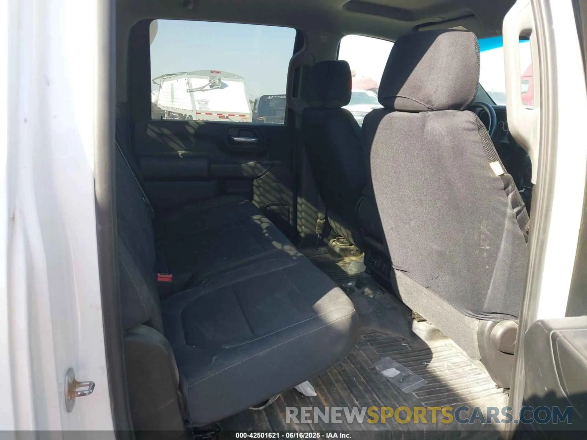 6 Photograph of a damaged car 1GB4YTEY8NF340306 CHEVROLET SILVERADO 3500HD CHASSIS 2022