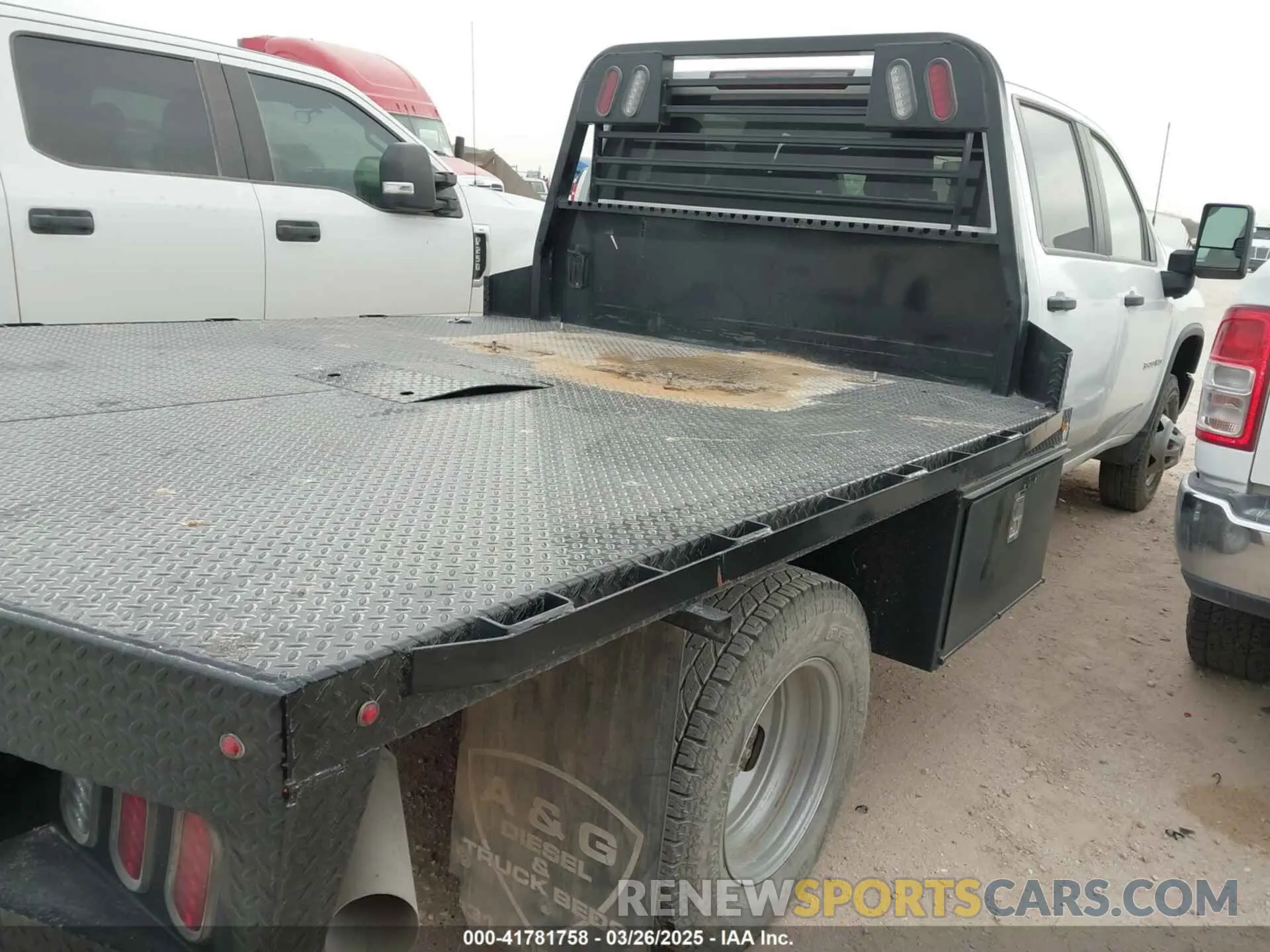 4 Фотография поврежденного автомобиля 1GB4YSEY3PF235573 CHEVROLET SILVERADO 3500HD CHASSIS 2023