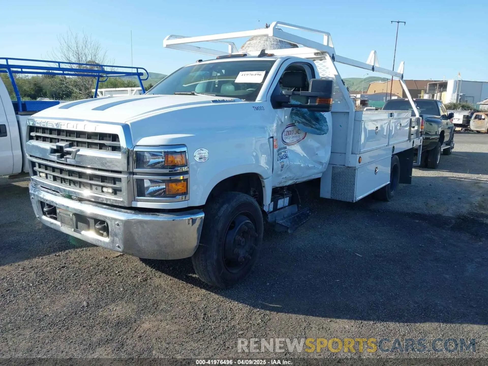 2 Фотография поврежденного автомобиля 1HTKHPVK8KH306553 CHEVROLET SILVERADO 4500HD 2019