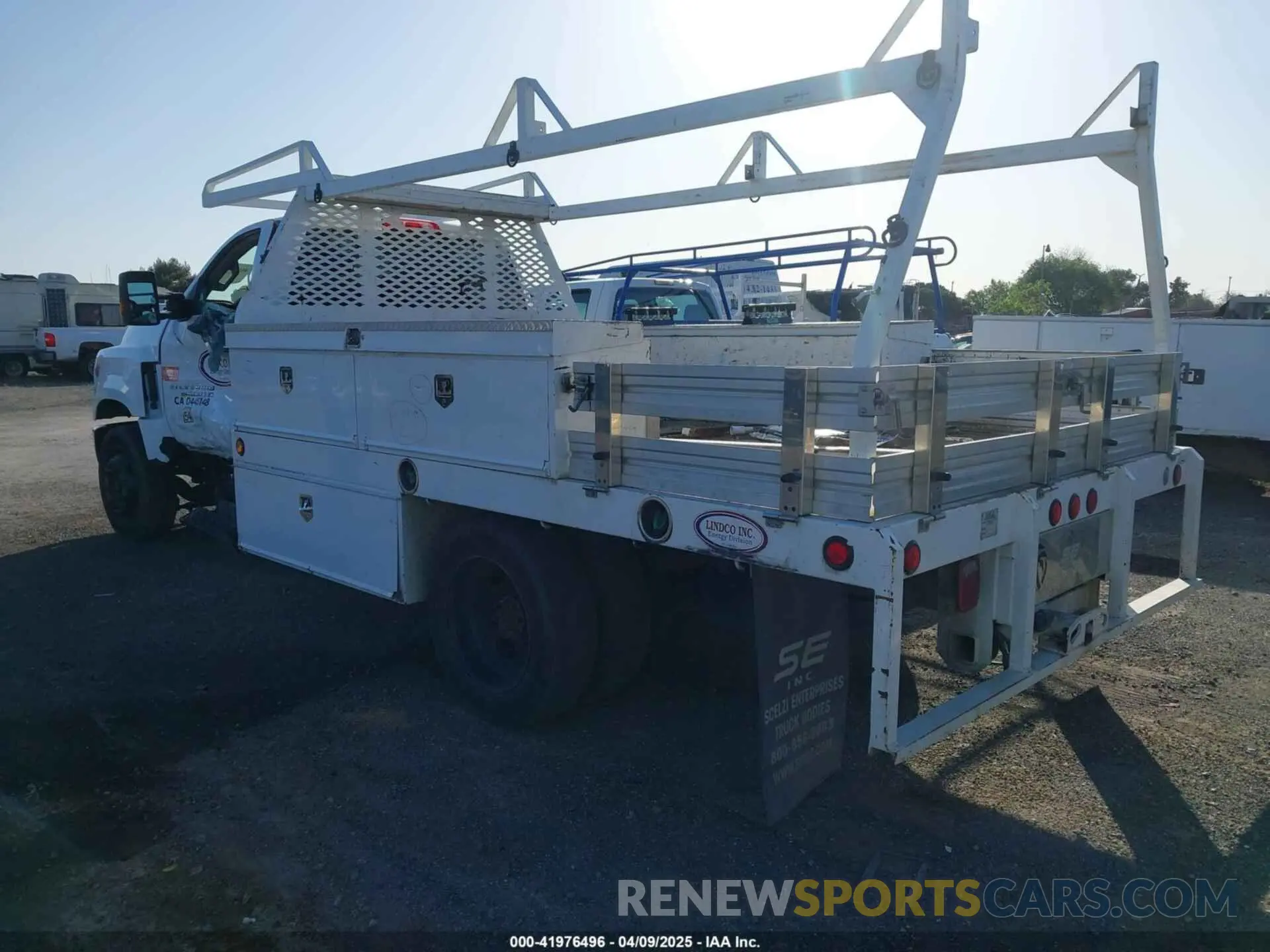 3 Фотография поврежденного автомобиля 1HTKHPVK8KH306553 CHEVROLET SILVERADO 4500HD 2019