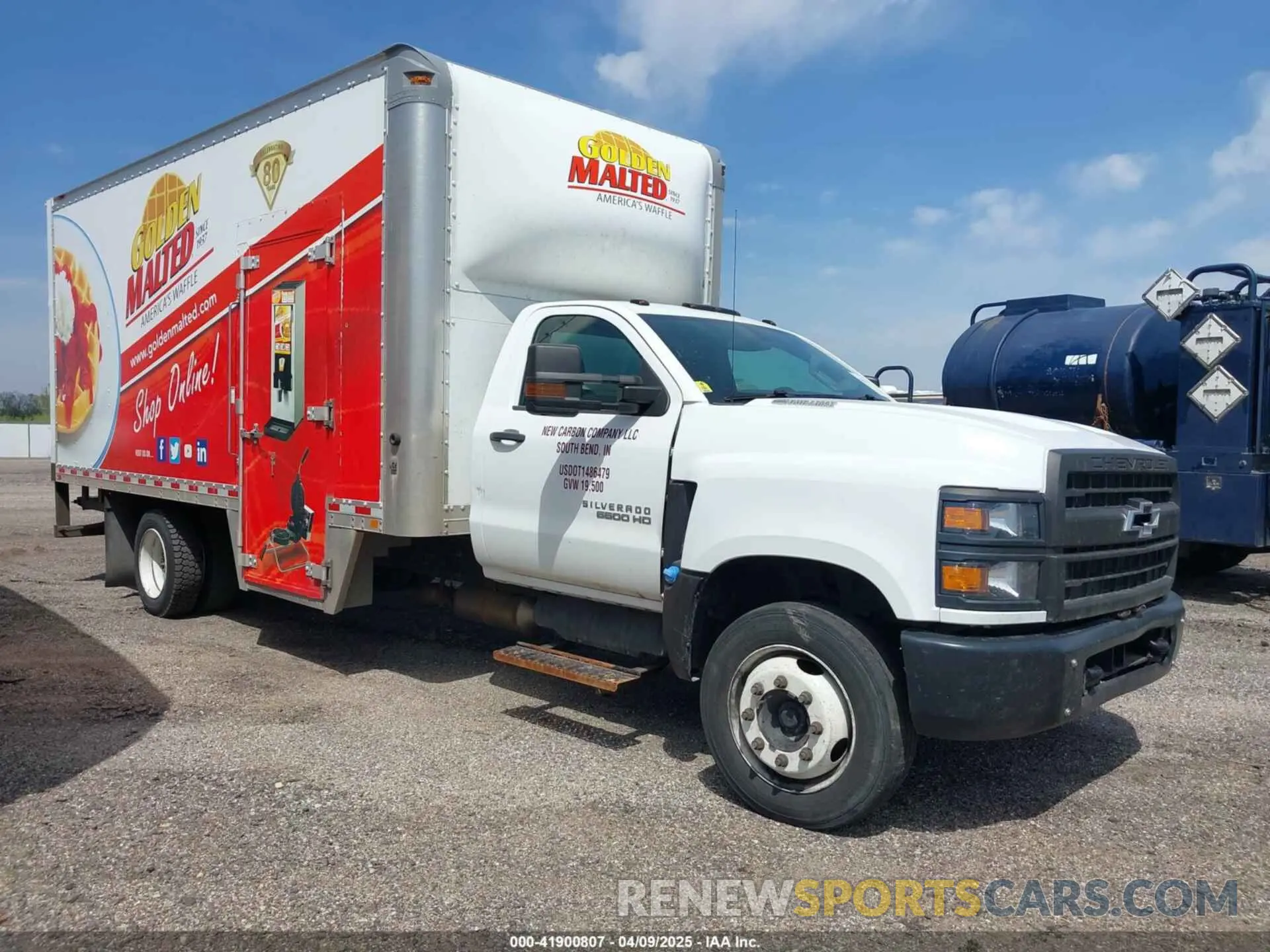 1 Фотография поврежденного автомобиля 1HTKHPVM8KH660137 CHEVROLET SILVERADO 4500HD 2019