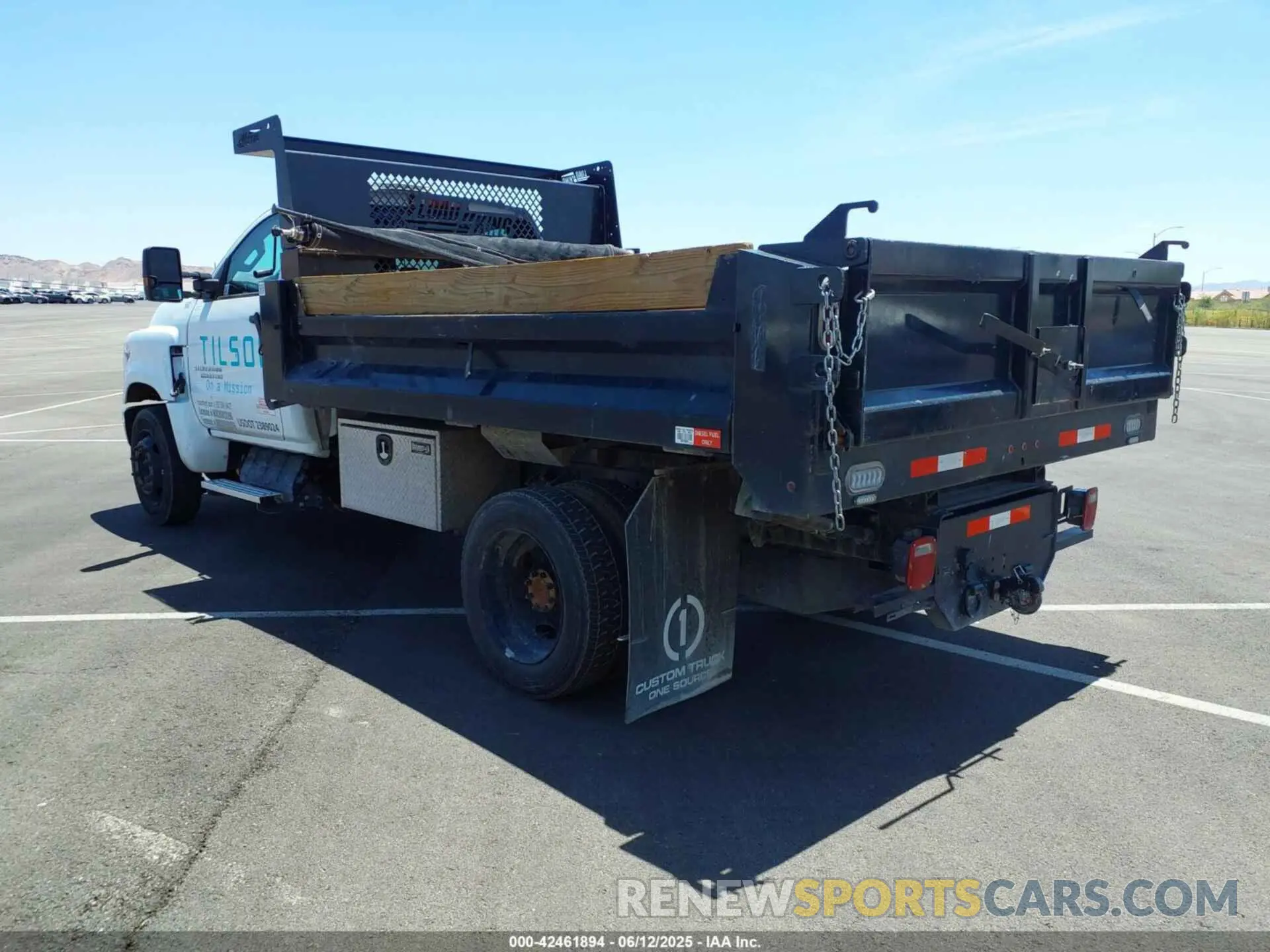 3 Photograph of a damaged car 1HTKHPVM2NH187890 CHEVROLET SILVERADO 4500HD 2022
