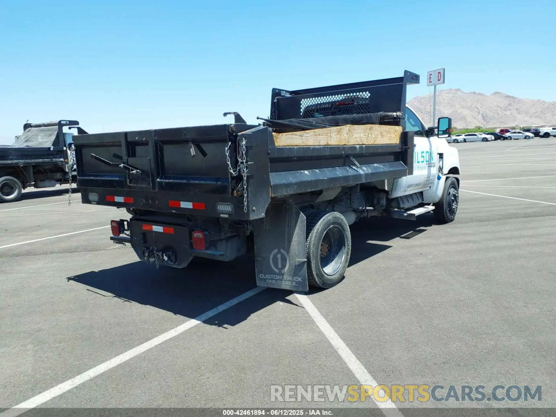 4 Photograph of a damaged car 1HTKHPVM2NH187890 CHEVROLET SILVERADO 4500HD 2022