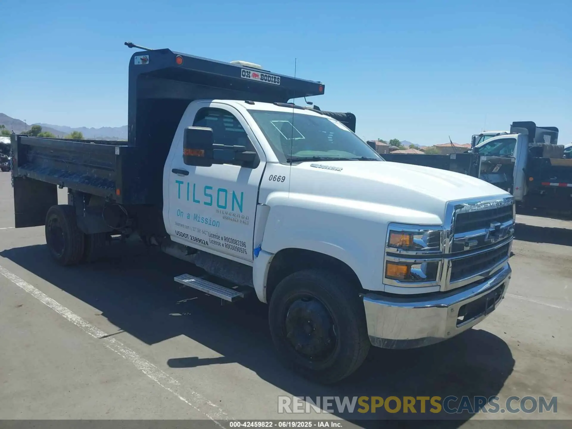 1 Photograph of a damaged car 1HTKHPVM2NH270946 CHEVROLET SILVERADO 4500HD 2022