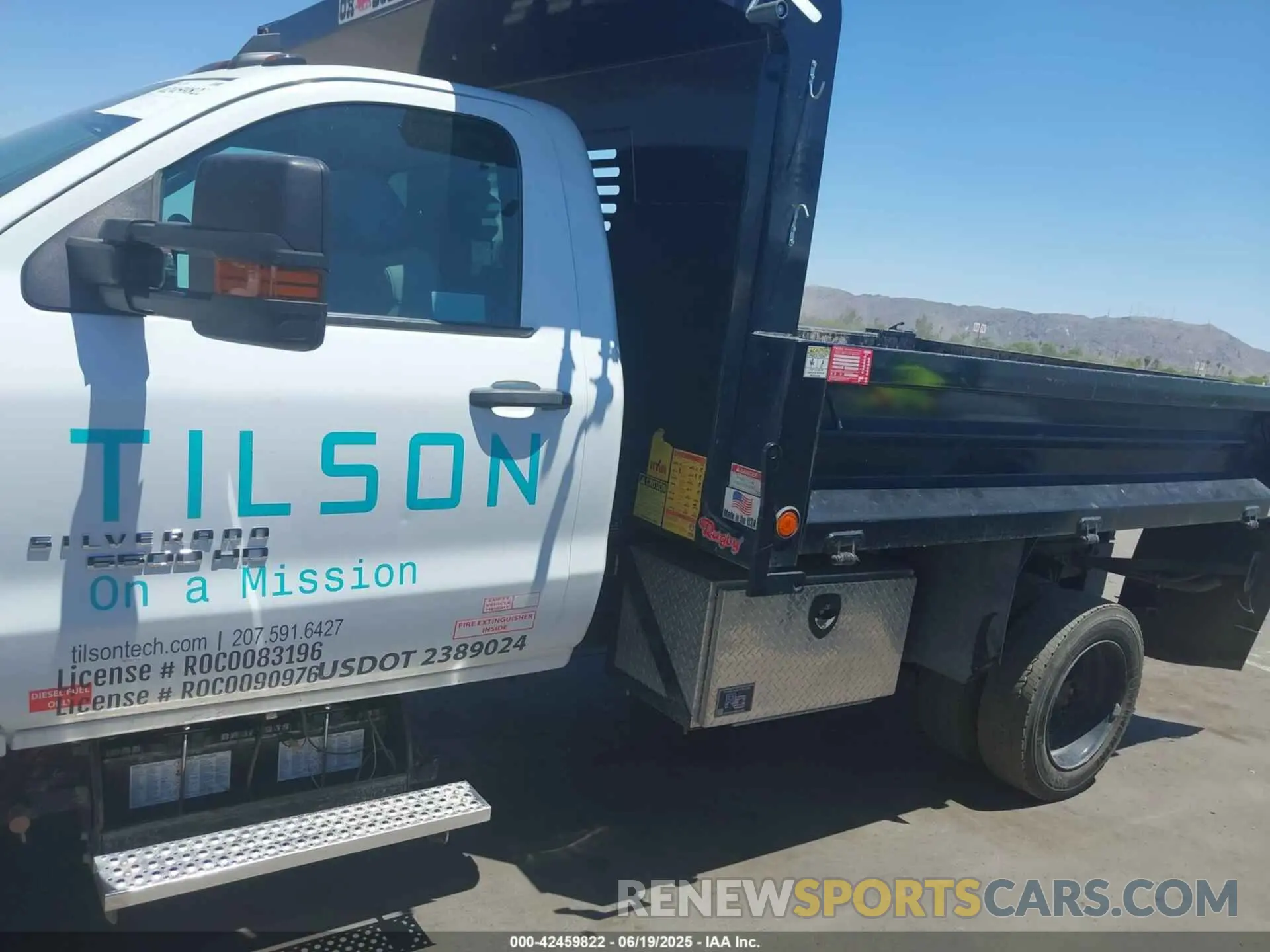 14 Photograph of a damaged car 1HTKHPVM2NH270946 CHEVROLET SILVERADO 4500HD 2022