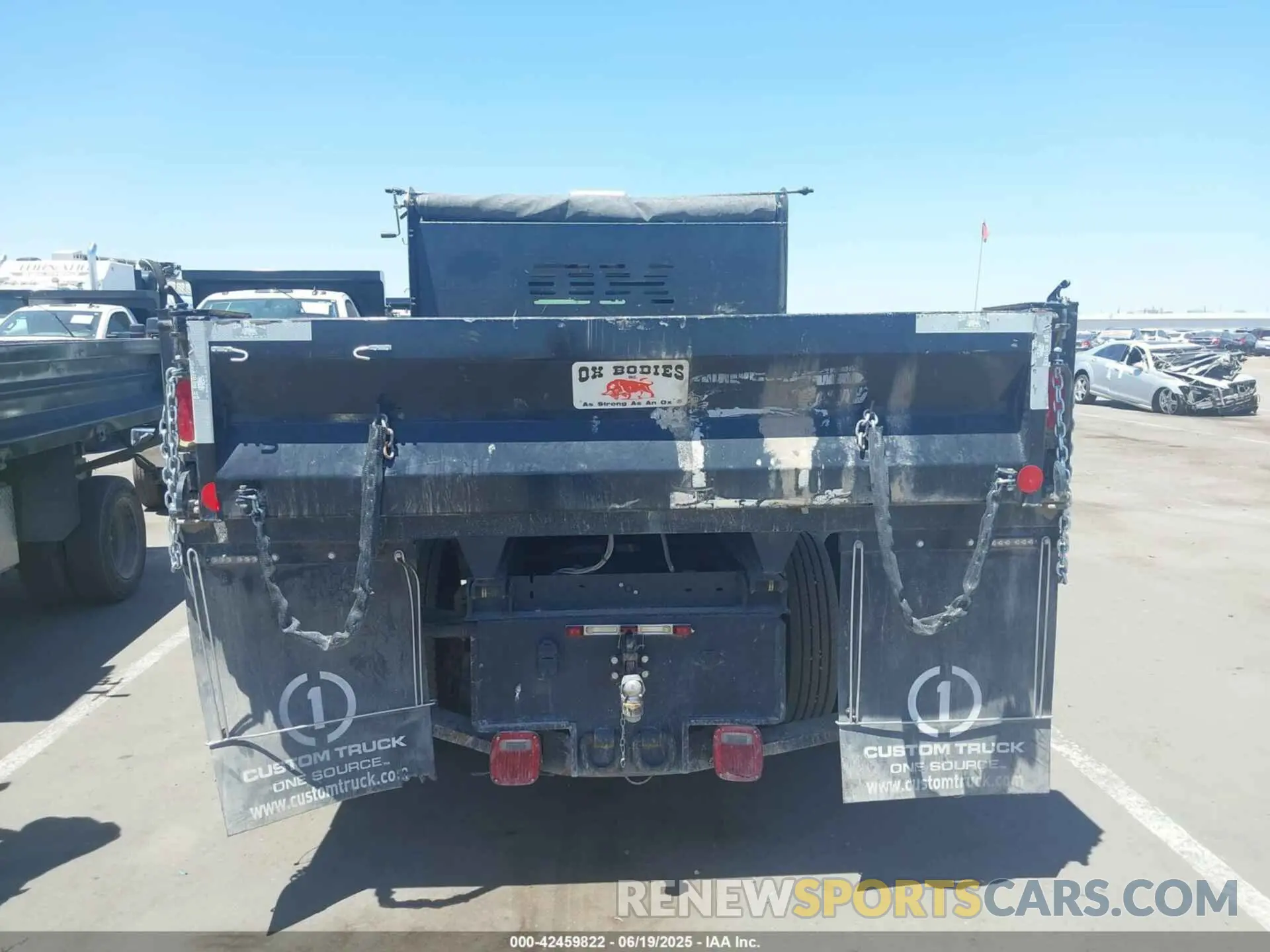 15 Photograph of a damaged car 1HTKHPVM2NH270946 CHEVROLET SILVERADO 4500HD 2022
