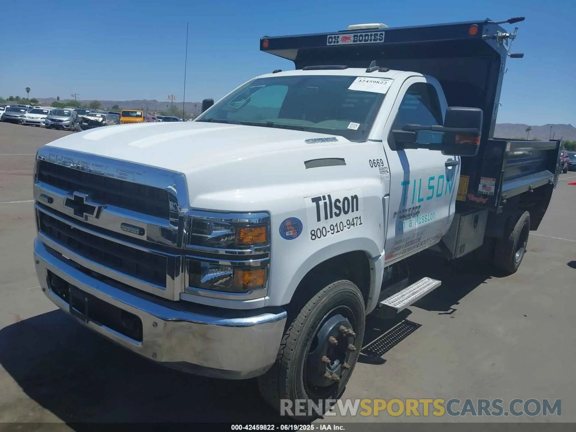 2 Photograph of a damaged car 1HTKHPVM2NH270946 CHEVROLET SILVERADO 4500HD 2022