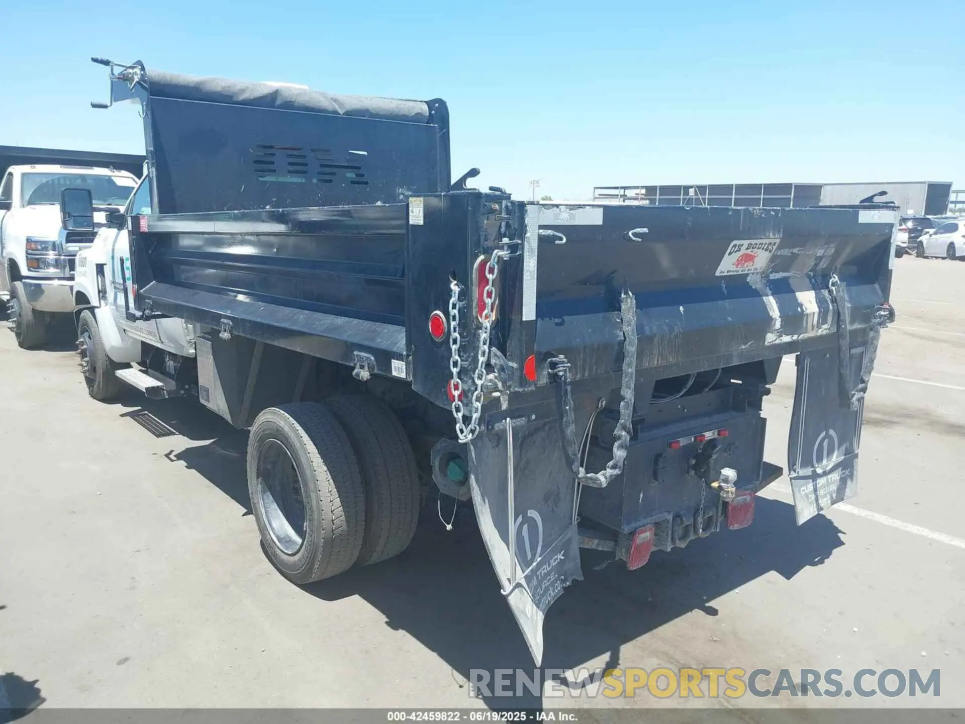 3 Photograph of a damaged car 1HTKHPVM2NH270946 CHEVROLET SILVERADO 4500HD 2022
