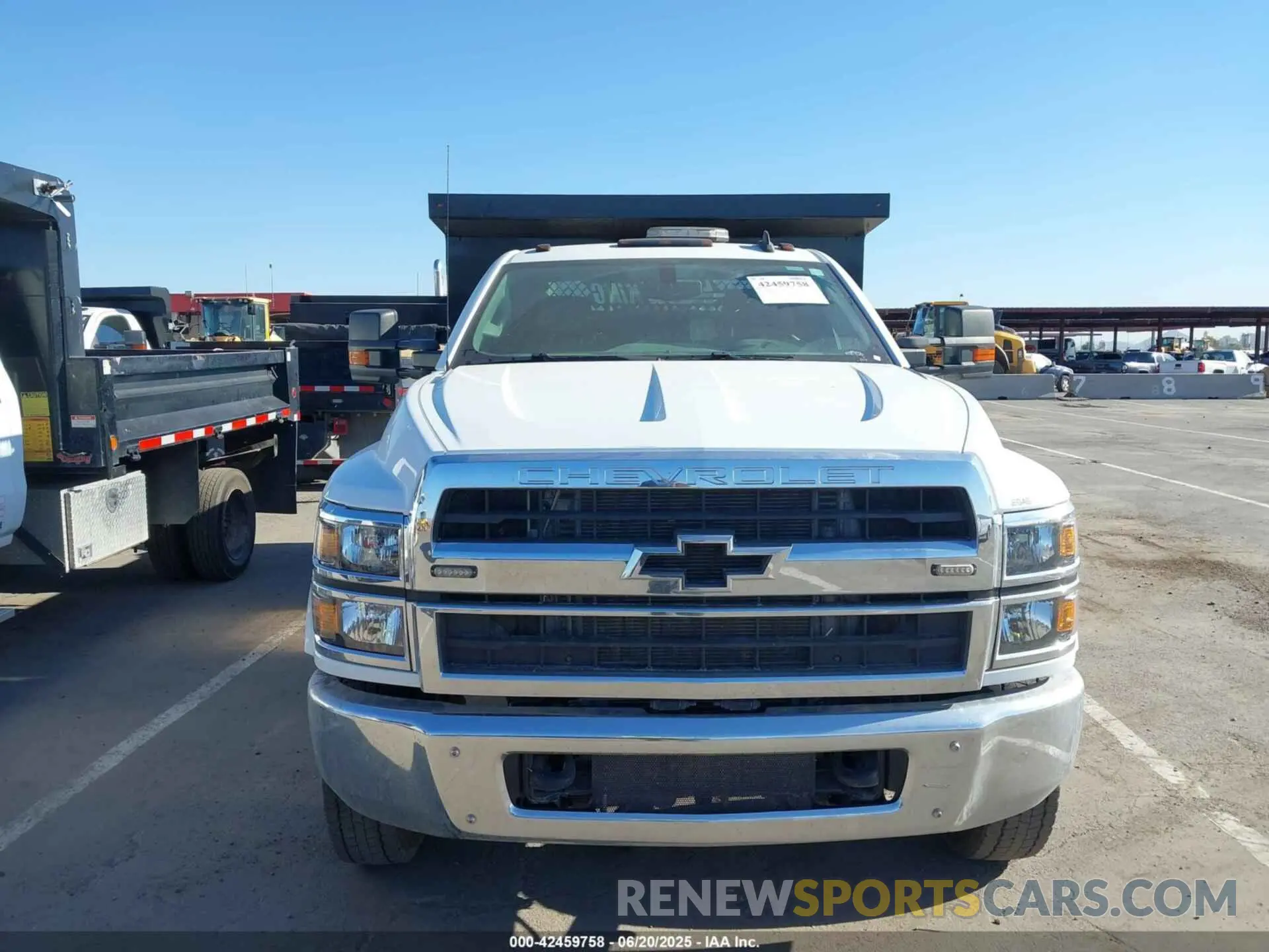 12 Photograph of a damaged car 1HTKHPVM4NH187874 CHEVROLET SILVERADO 4500HD 2022