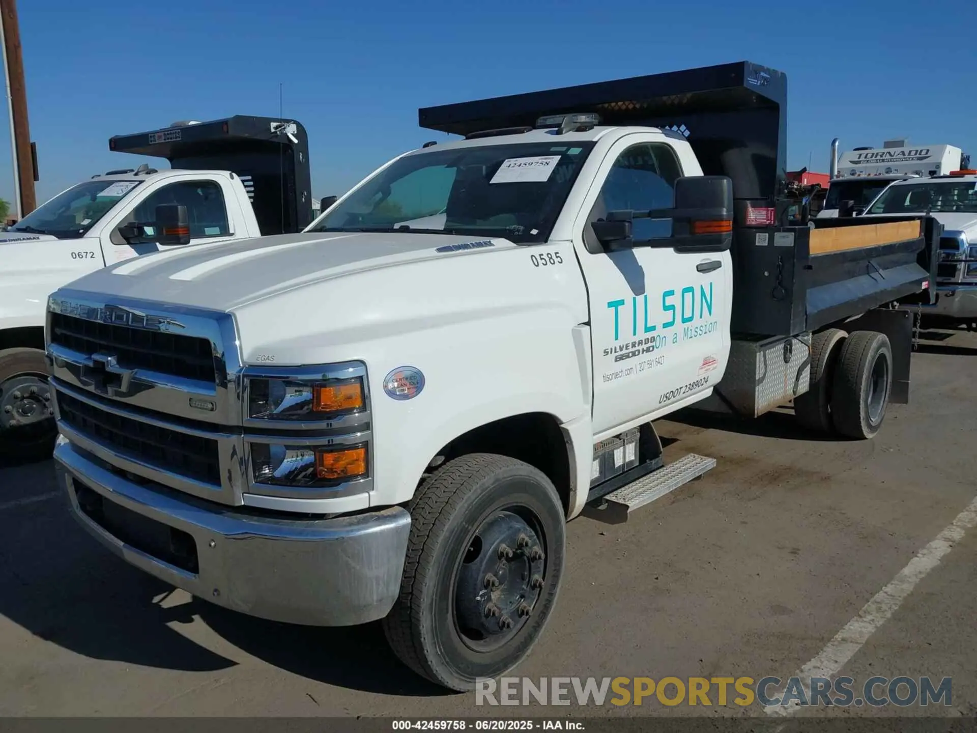 2 Photograph of a damaged car 1HTKHPVM4NH187874 CHEVROLET SILVERADO 4500HD 2022