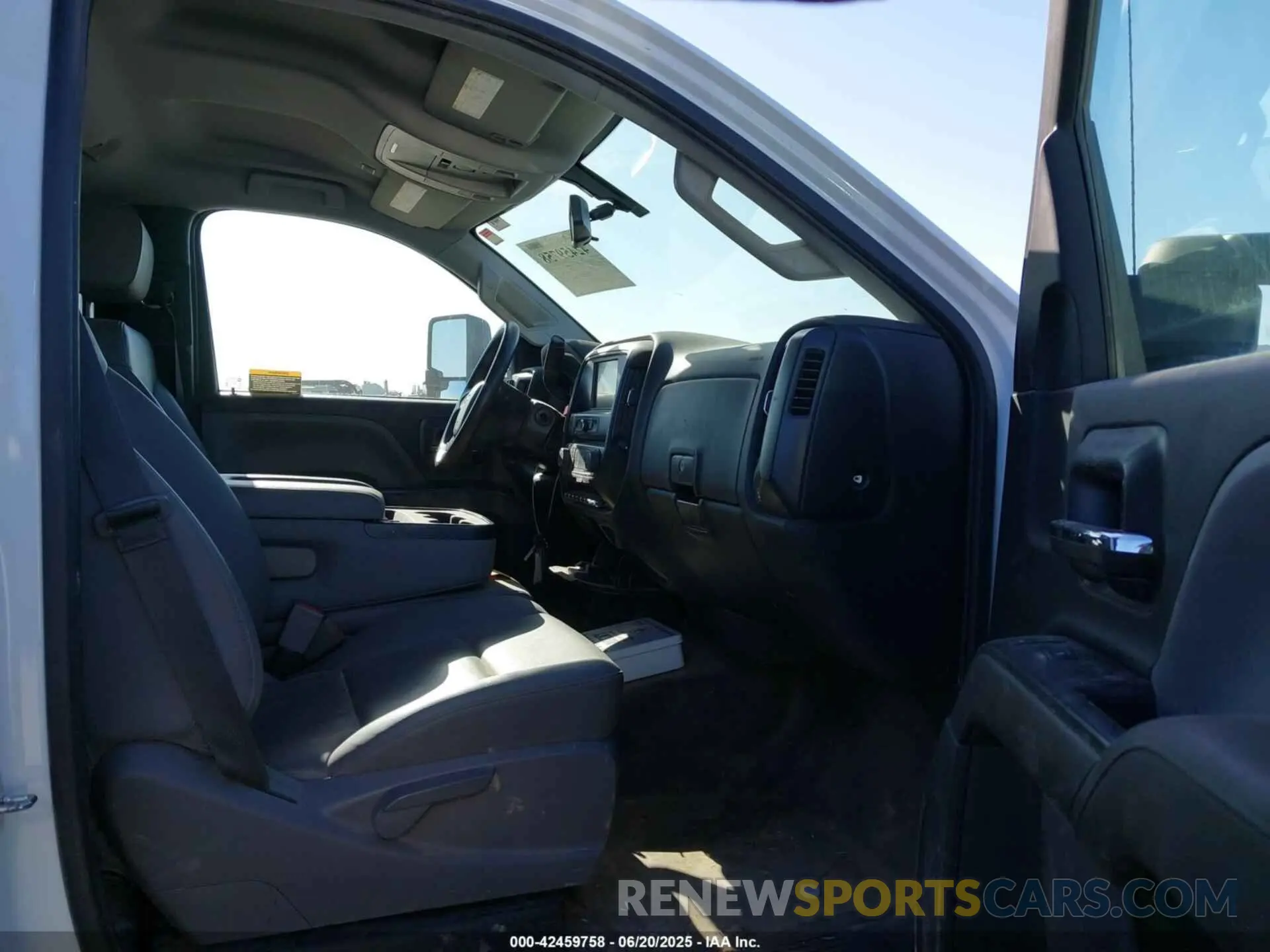 7 Photograph of a damaged car 1HTKHPVM4NH187874 CHEVROLET SILVERADO 4500HD 2022