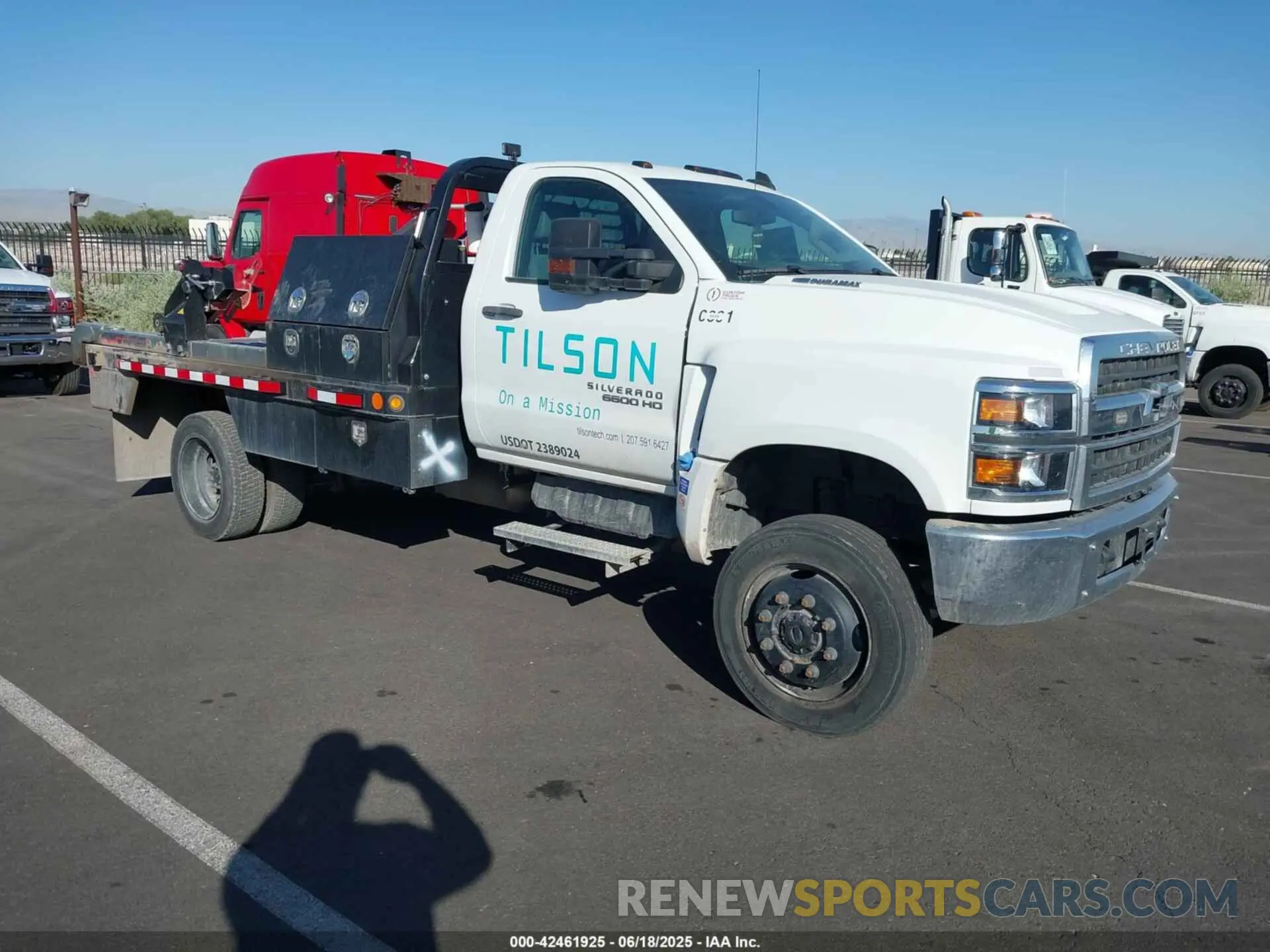 1 Photograph of a damaged car 1HTKJPVM6NH627632 CHEVROLET SILVERADO 4500HD 2022