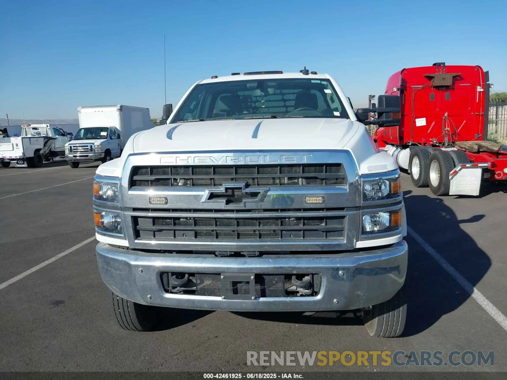 12 Photograph of a damaged car 1HTKJPVM6NH627632 CHEVROLET SILVERADO 4500HD 2022