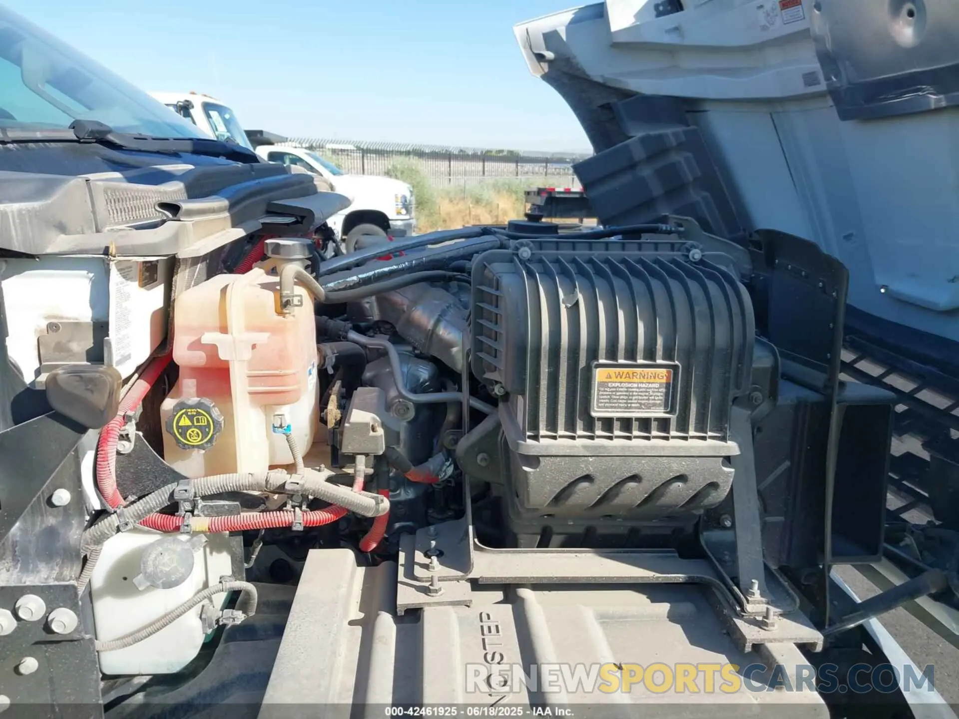 9 Photograph of a damaged car 1HTKJPVM6NH627632 CHEVROLET SILVERADO 4500HD 2022