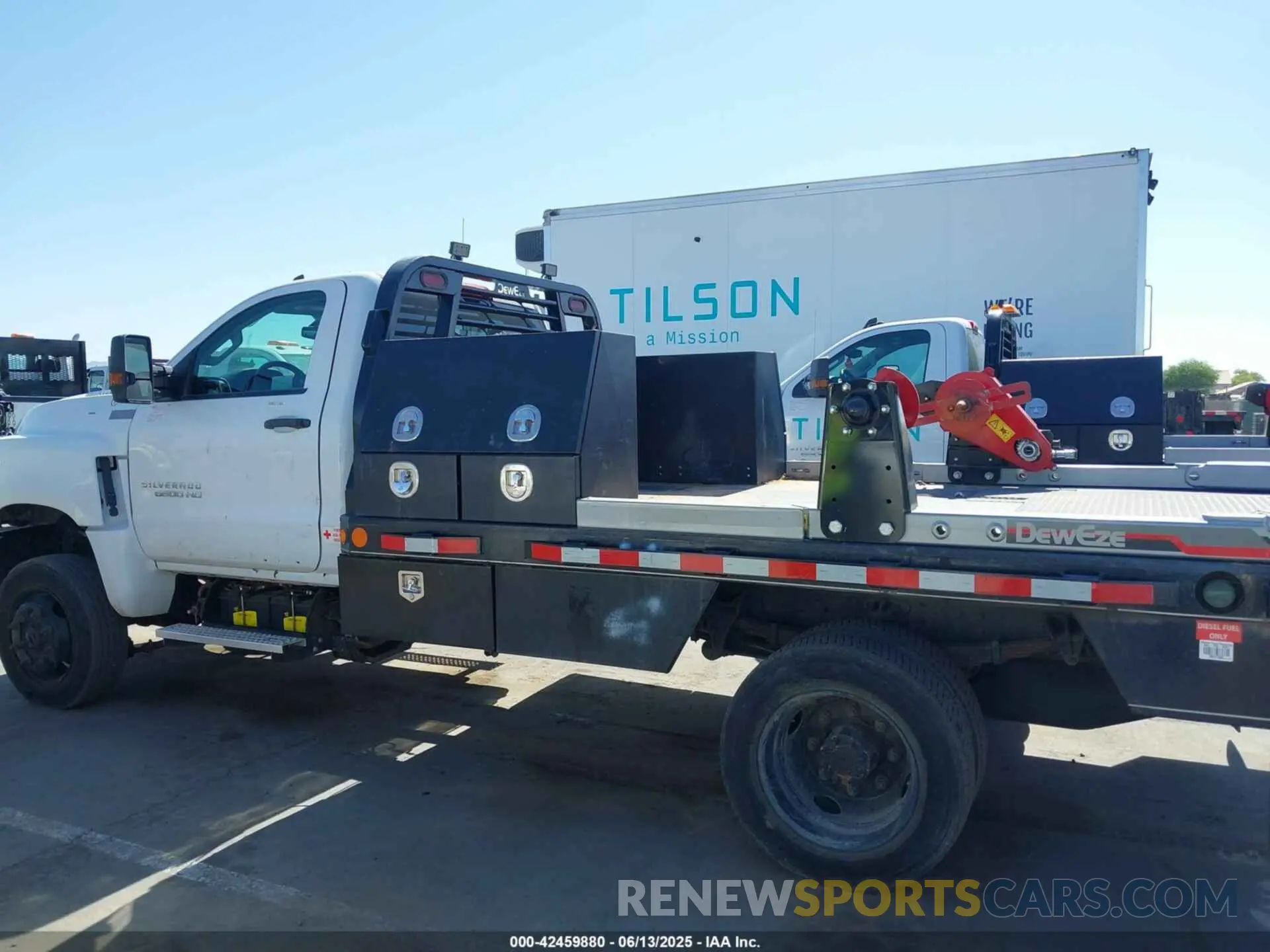 14 Photograph of a damaged car 1HTKJPVM7NH619135 CHEVROLET SILVERADO 4500HD 2022