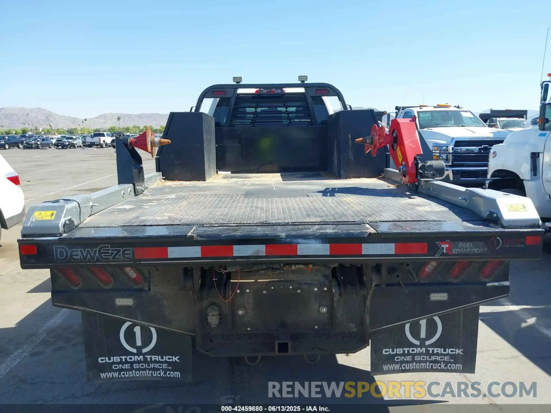 15 Photograph of a damaged car 1HTKJPVM7NH619135 CHEVROLET SILVERADO 4500HD 2022
