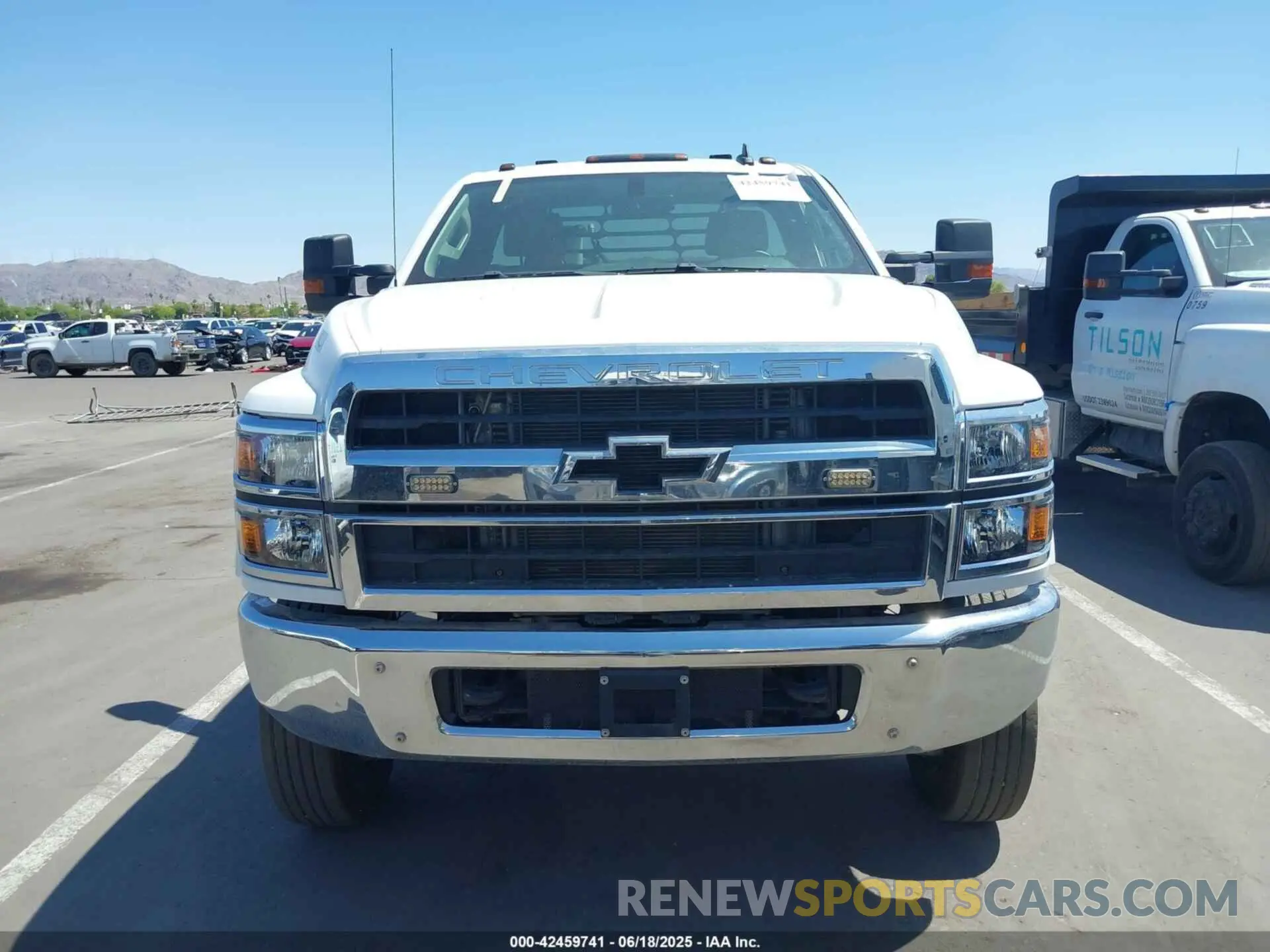 11 Photograph of a damaged car 1HTKJPVM7NH627428 CHEVROLET SILVERADO 4500HD 2022