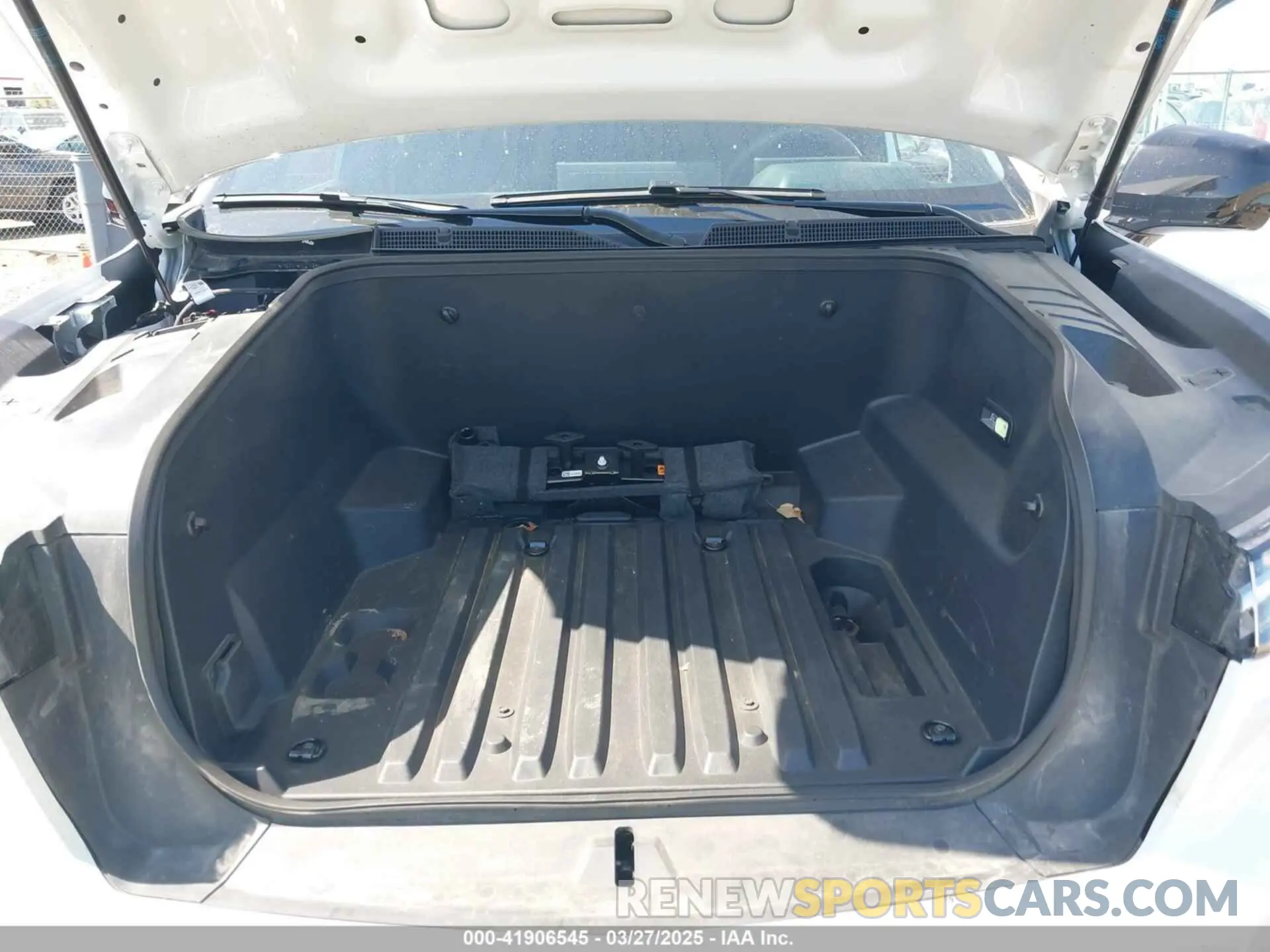 10 Photograph of a damaged car 1GC10VEL6RU201587 CHEVROLET SILVERADO EV 2024