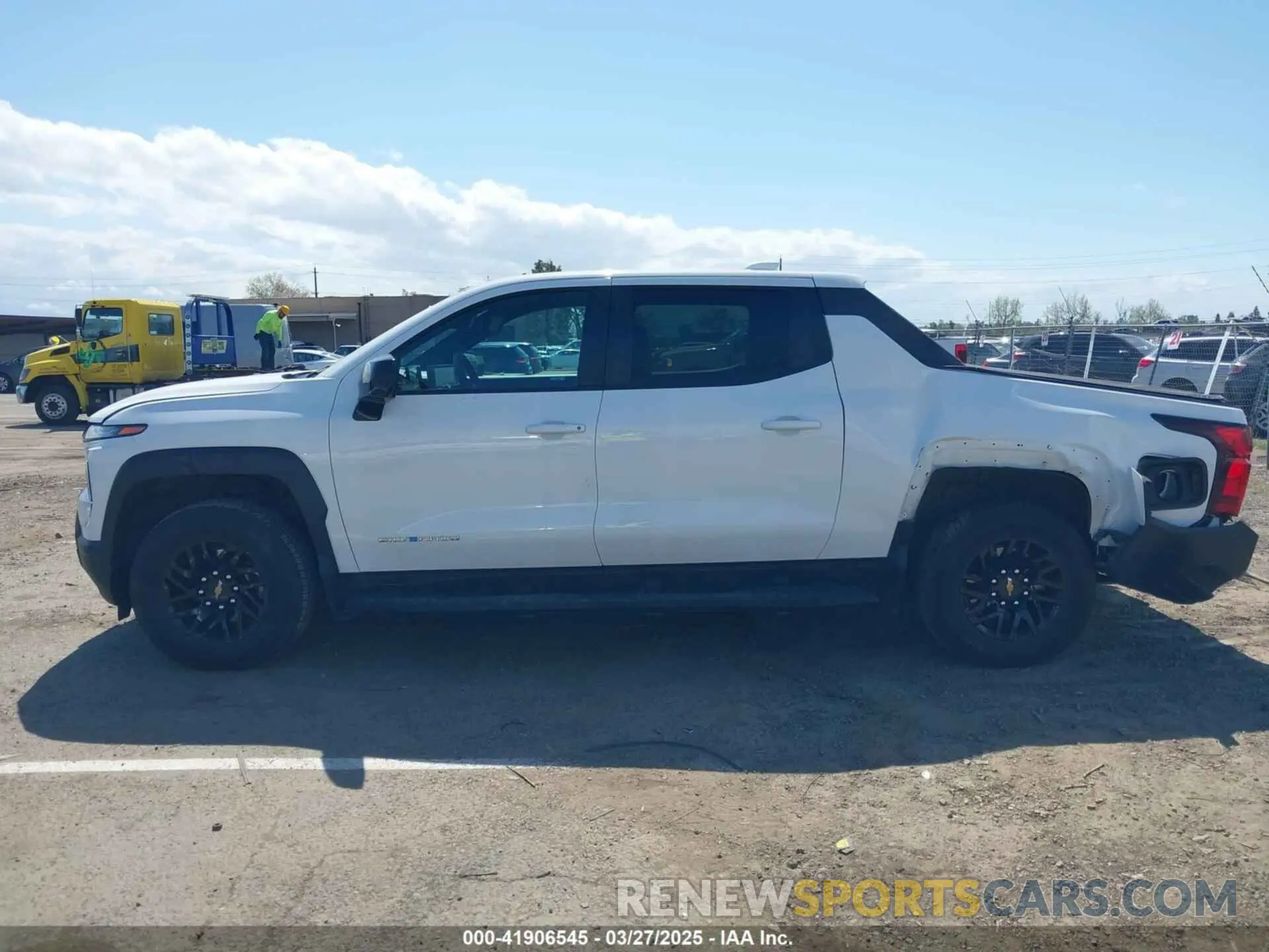14 Photograph of a damaged car 1GC10VEL6RU201587 CHEVROLET SILVERADO EV 2024