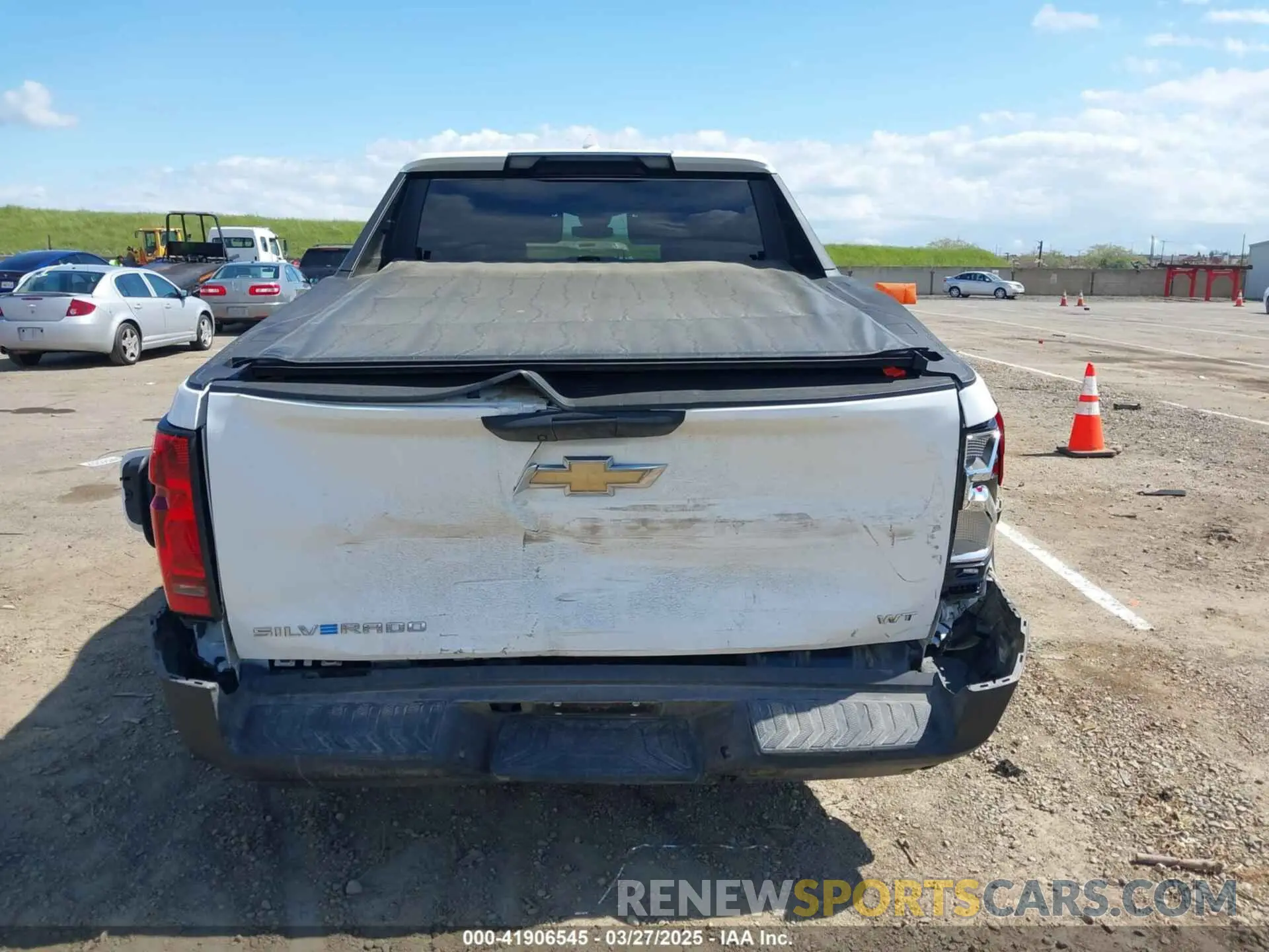 16 Photograph of a damaged car 1GC10VEL6RU201587 CHEVROLET SILVERADO EV 2024