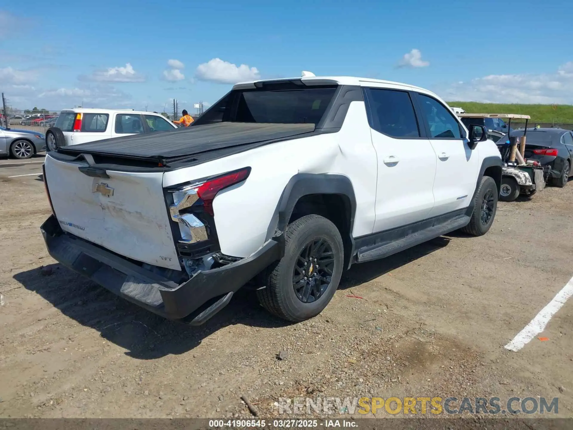 4 Photograph of a damaged car 1GC10VEL6RU201587 CHEVROLET SILVERADO EV 2024