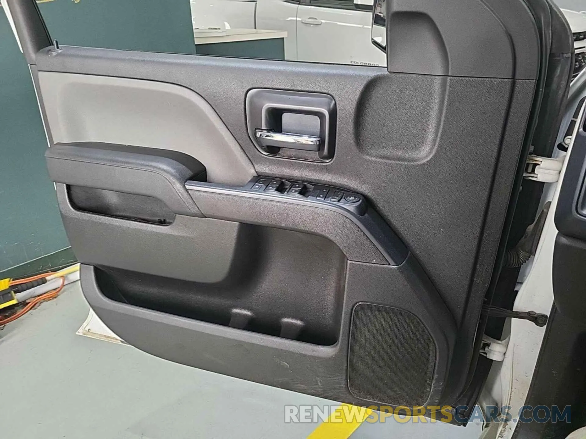 4 Photograph of a damaged car 2GCVKNEC9K1120659 CHEVROLET SILVERADO LD 2019