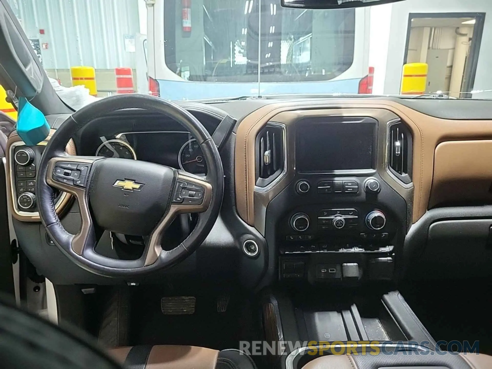 17 Фотография поврежденного автомобиля 1GCUYHELXNZ222690 CHEVROLET SILVERADO LTD 2022