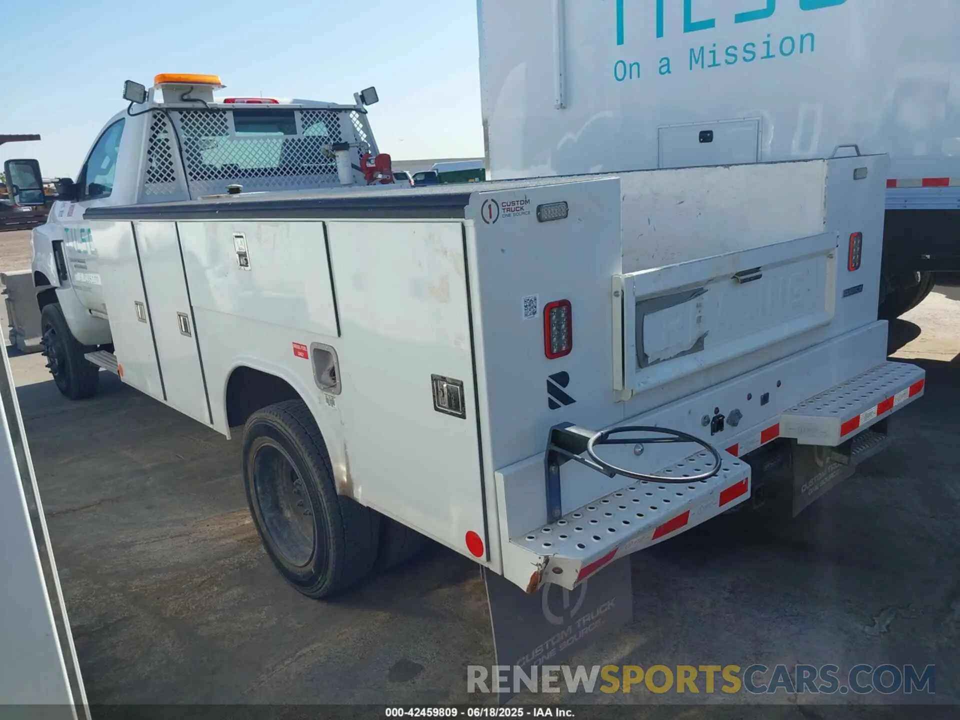 3 Фотография поврежденного автомобиля 1HTKJPVM1PH333560 CHEVROLET SILVERADO MD 2023