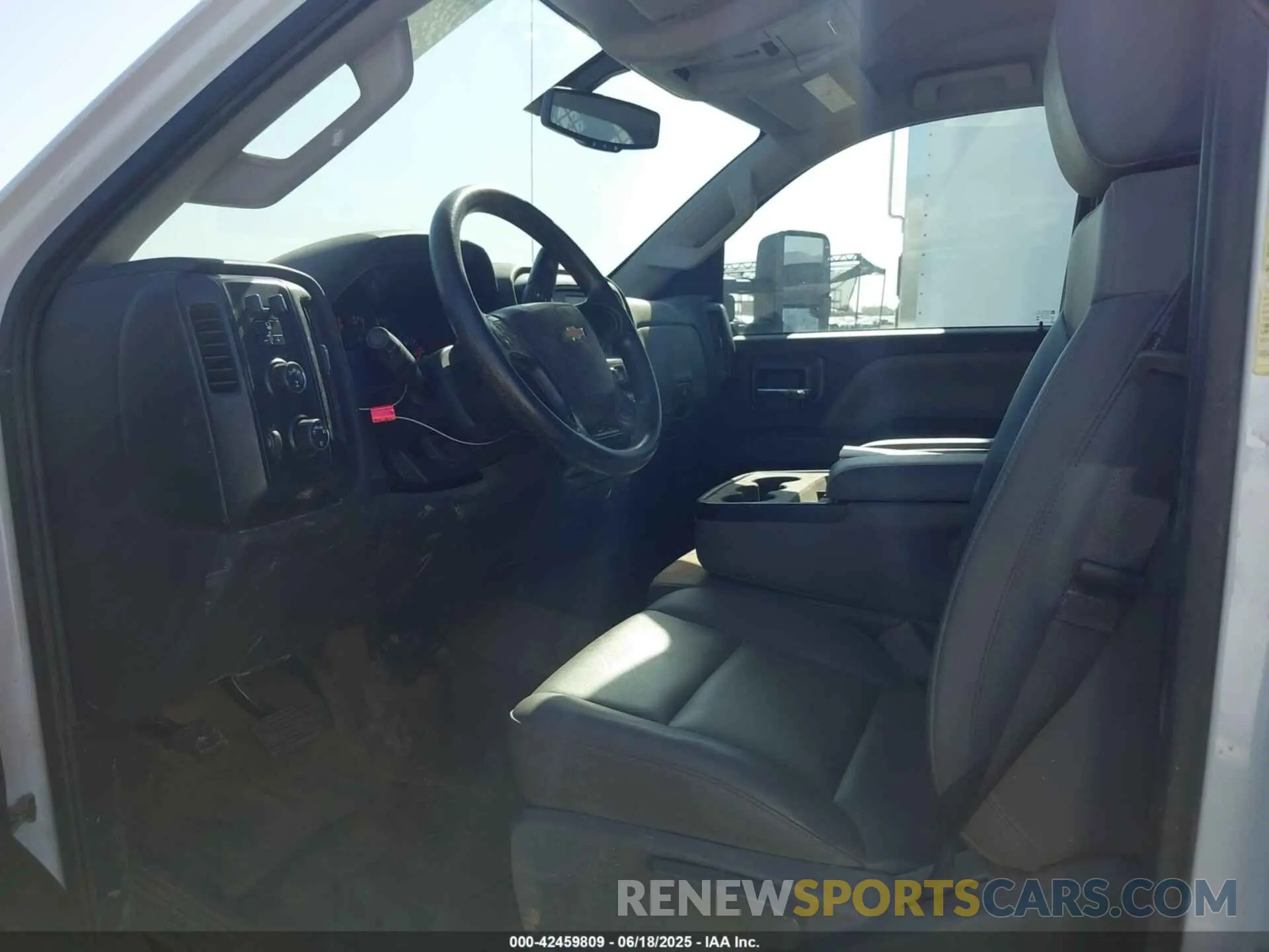 6 Фотография поврежденного автомобиля 1HTKJPVM1PH333560 CHEVROLET SILVERADO MD 2023