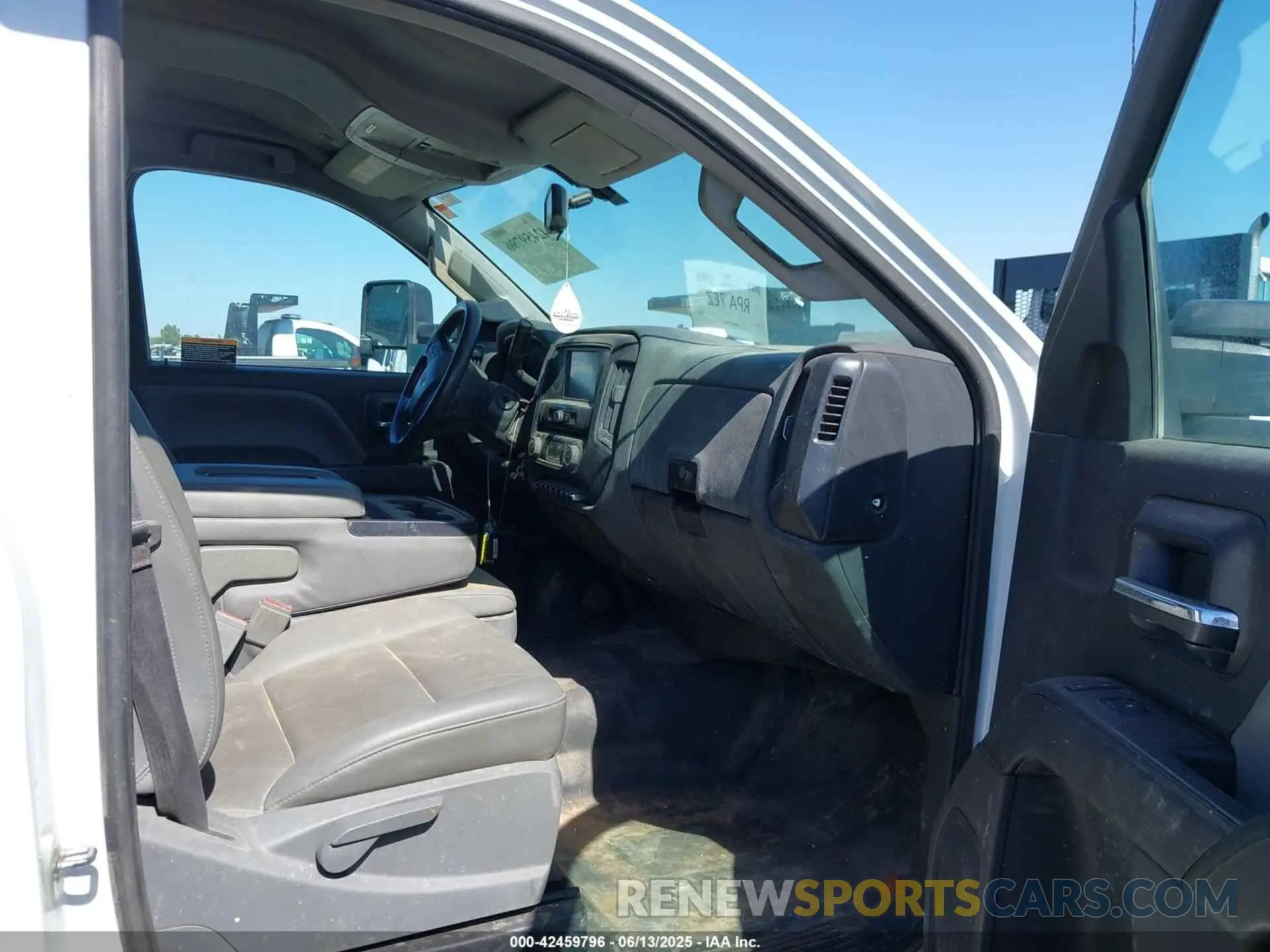 7 Фотография поврежденного автомобиля 1HTKJPVM3PH218491 CHEVROLET SILVERADO MD 2023