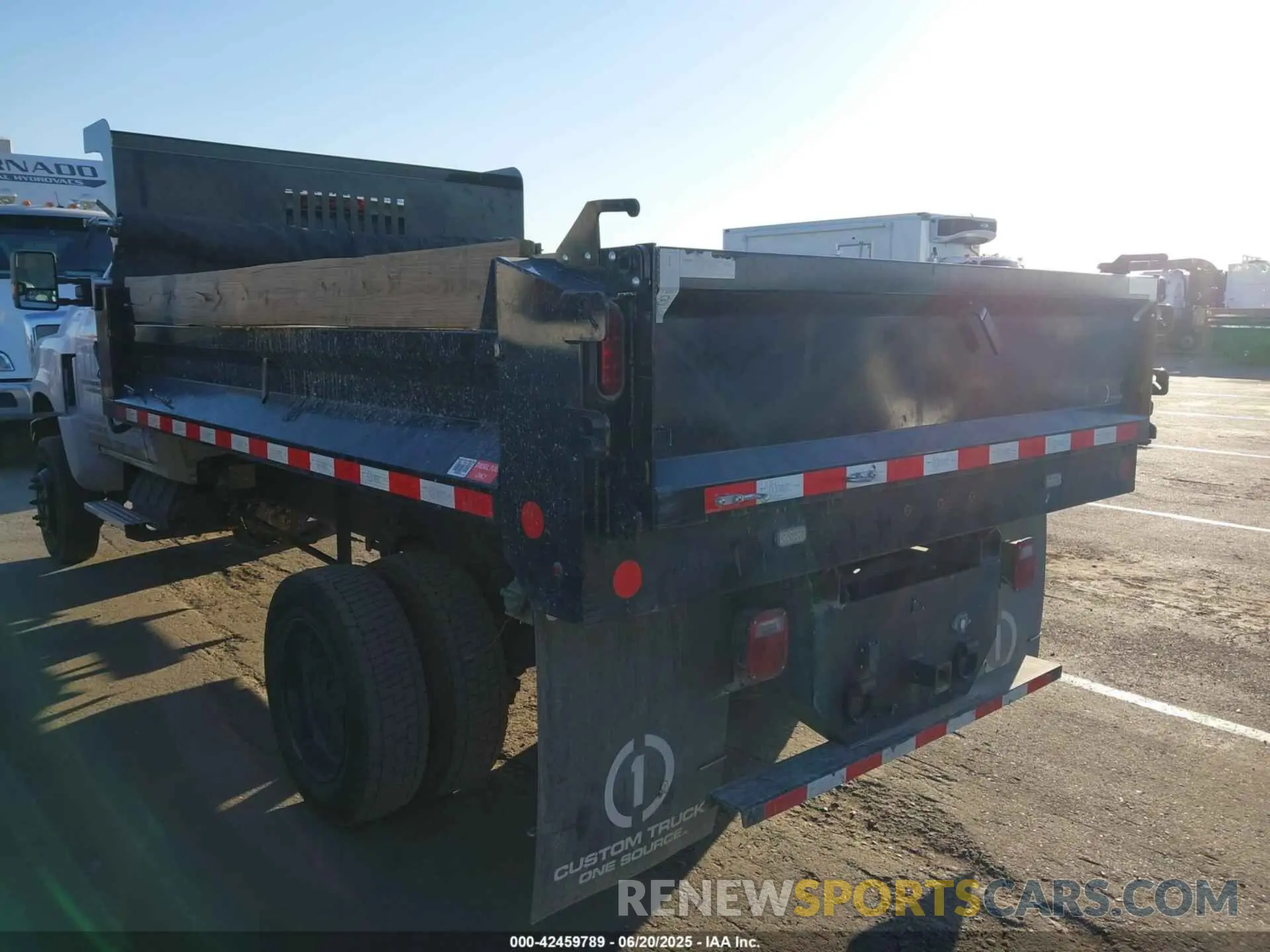 3 Фотография поврежденного автомобиля 1HTKJPVM5PH218475 CHEVROLET SILVERADO MD 2023