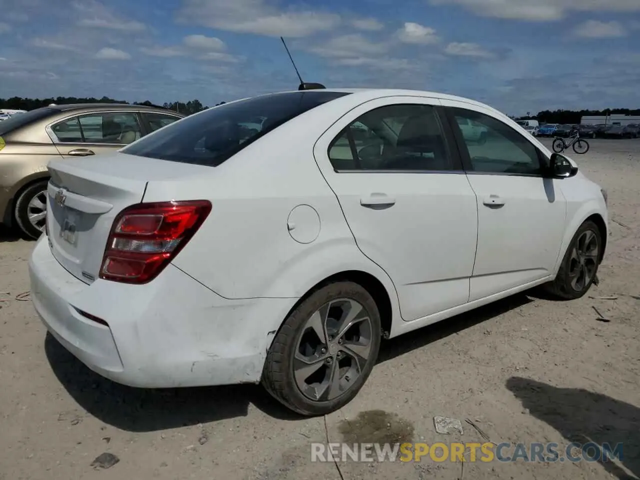 3 Фотография поврежденного автомобиля 1G1JF5SB5K4121481 CHEVROLET SONIC 2019