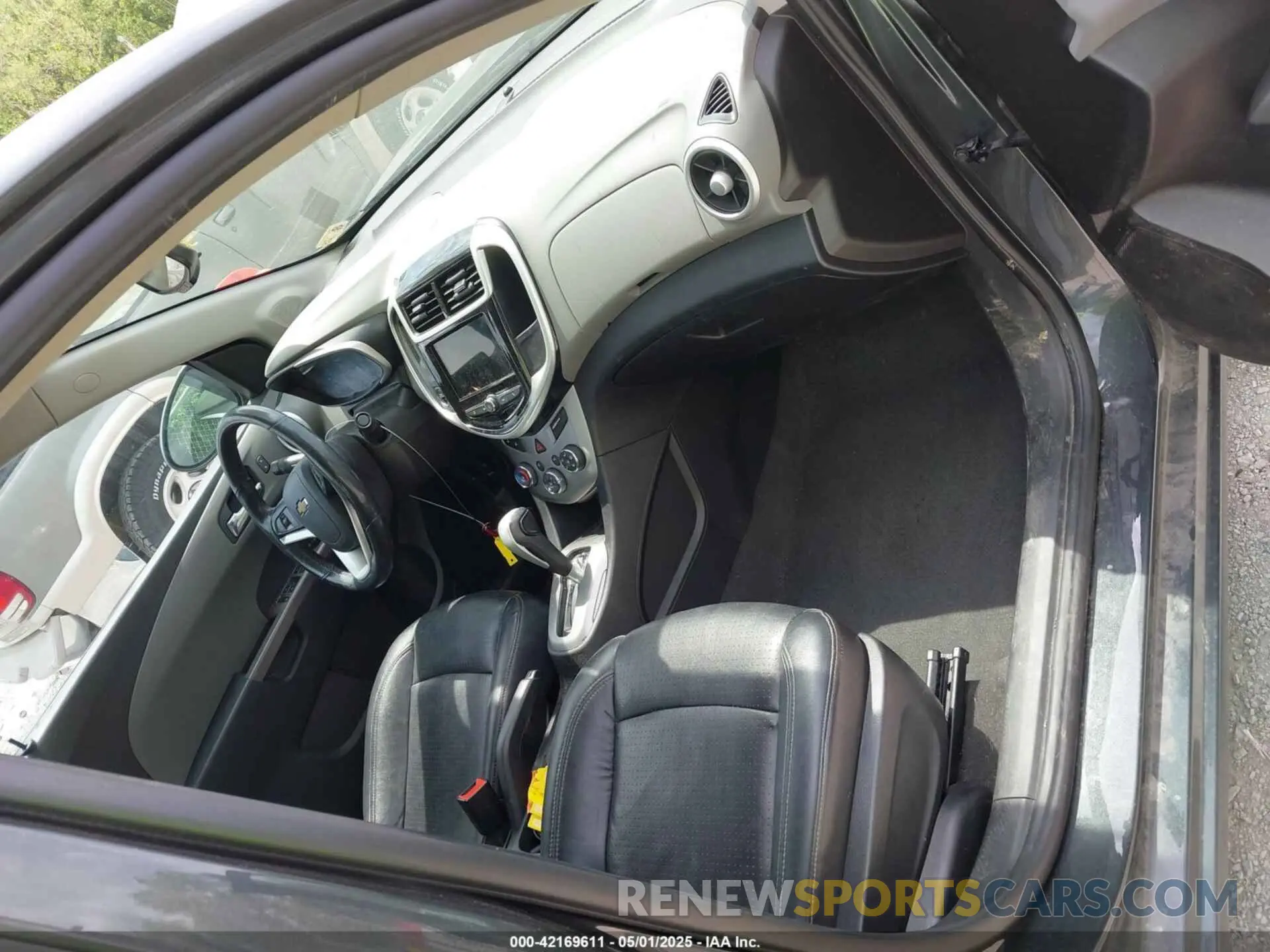 5 Photograph of a damaged car 1G1JF5SBXK4124196 CHEVROLET SONIC 2019