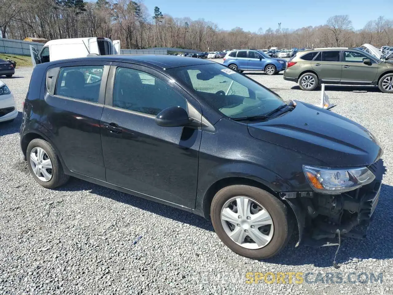 4 Фотография поврежденного автомобиля 1G1JG6SB6K4136817 CHEVROLET SONIC 2019