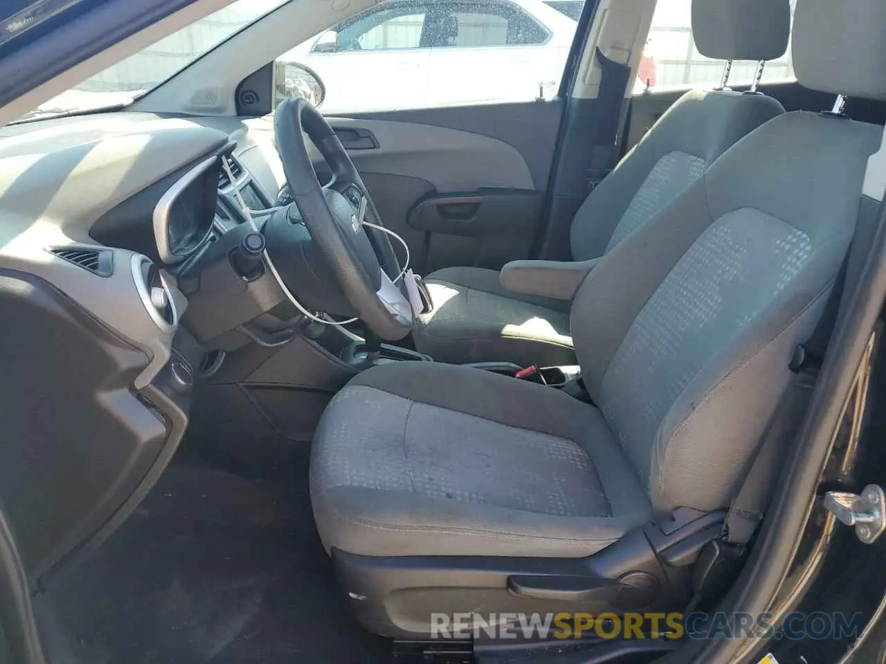 7 Фотография поврежденного автомобиля 1G1JG6SB6K4136817 CHEVROLET SONIC 2019