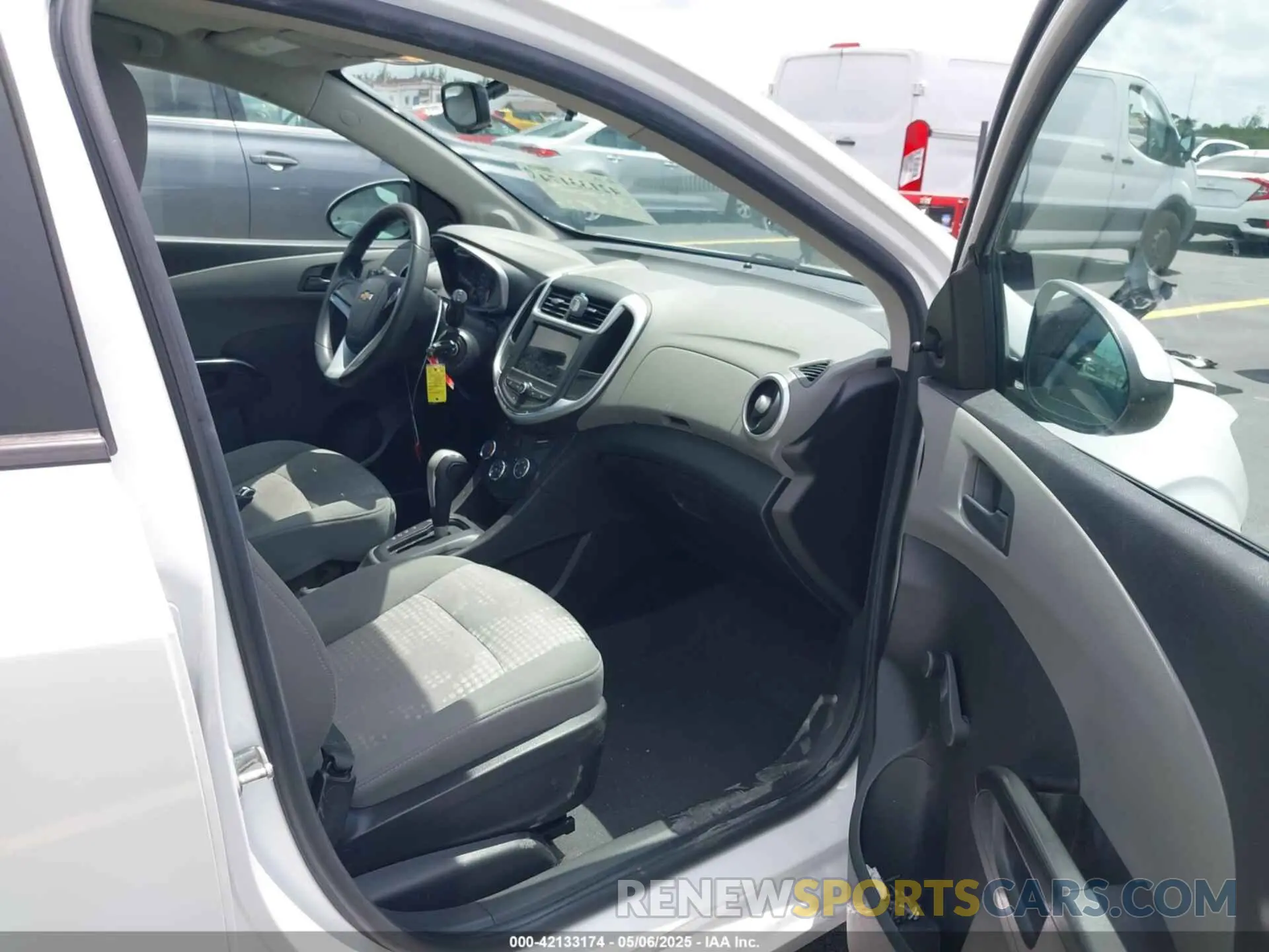 5 Photograph of a damaged car 1G1JG6SB9K4142045 CHEVROLET SONIC 2019